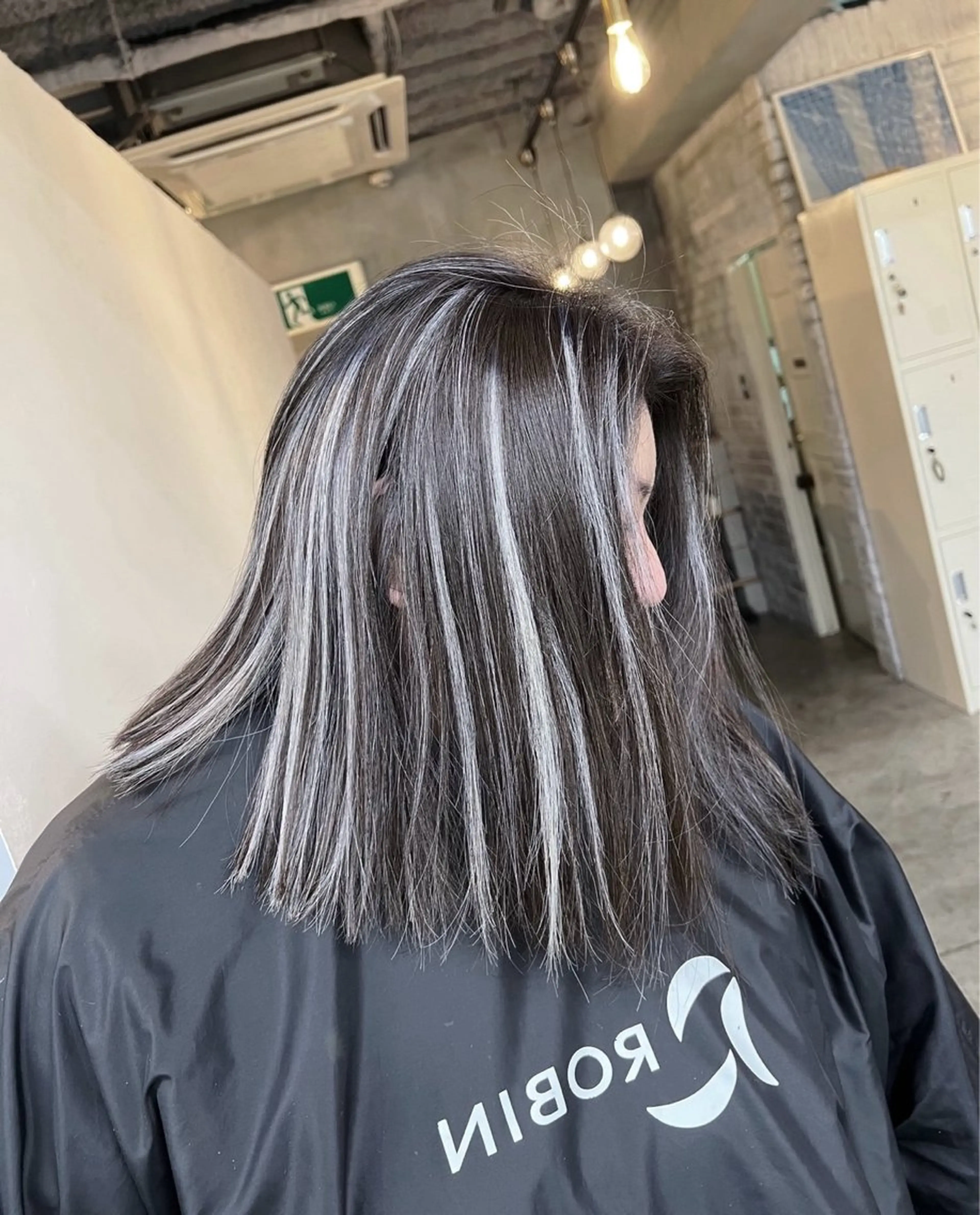 ミディアム カラー ダークグレー ダークグレージュ グレージュ ハイライトカラー ハイライト カット ヘアカラー トリートメント ROBIN所属・指名数No.1 /NAOYAのヘアスタイル