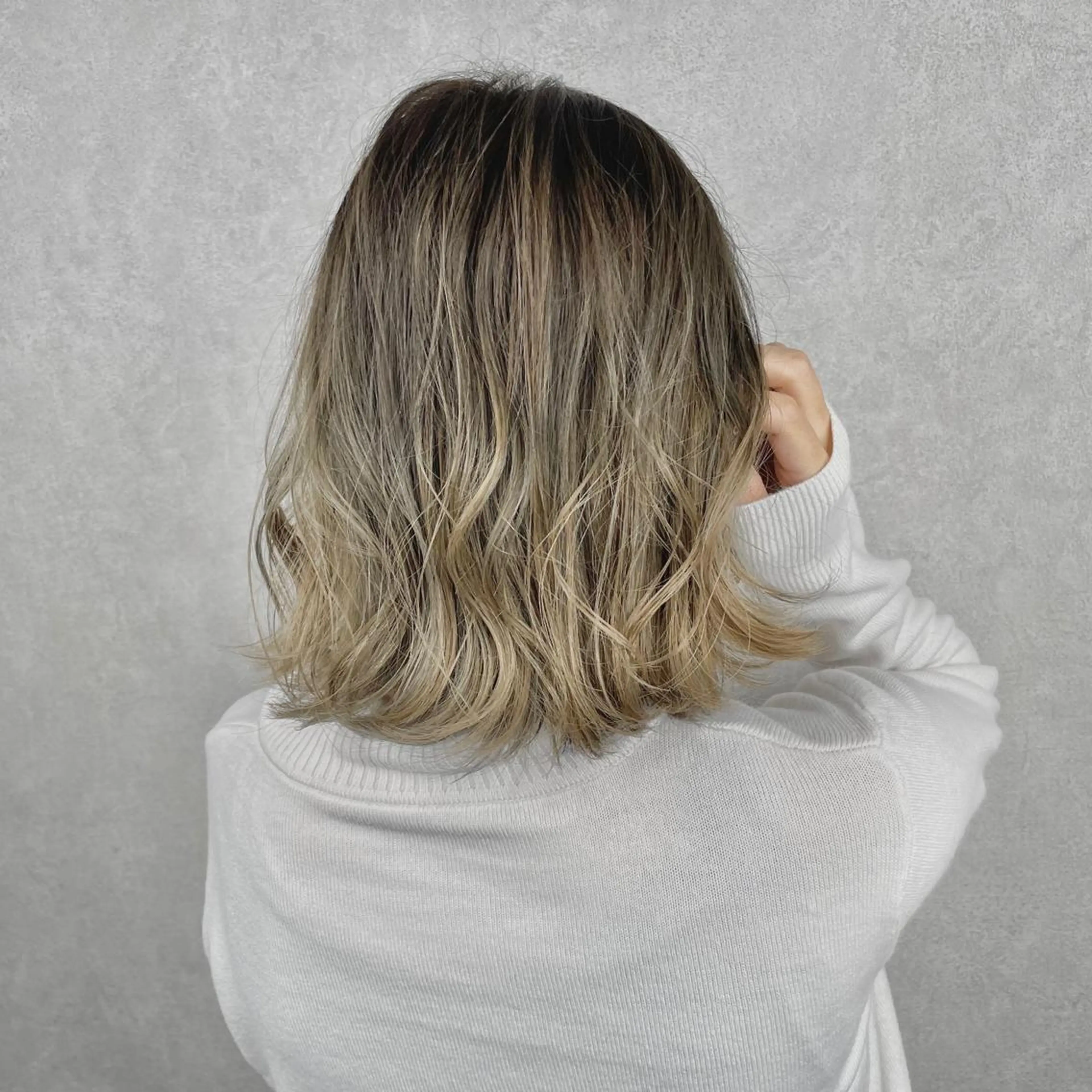 ショート カラー 井本翔太.髪質改善. ベージュ.グレージュのヘアスタイル