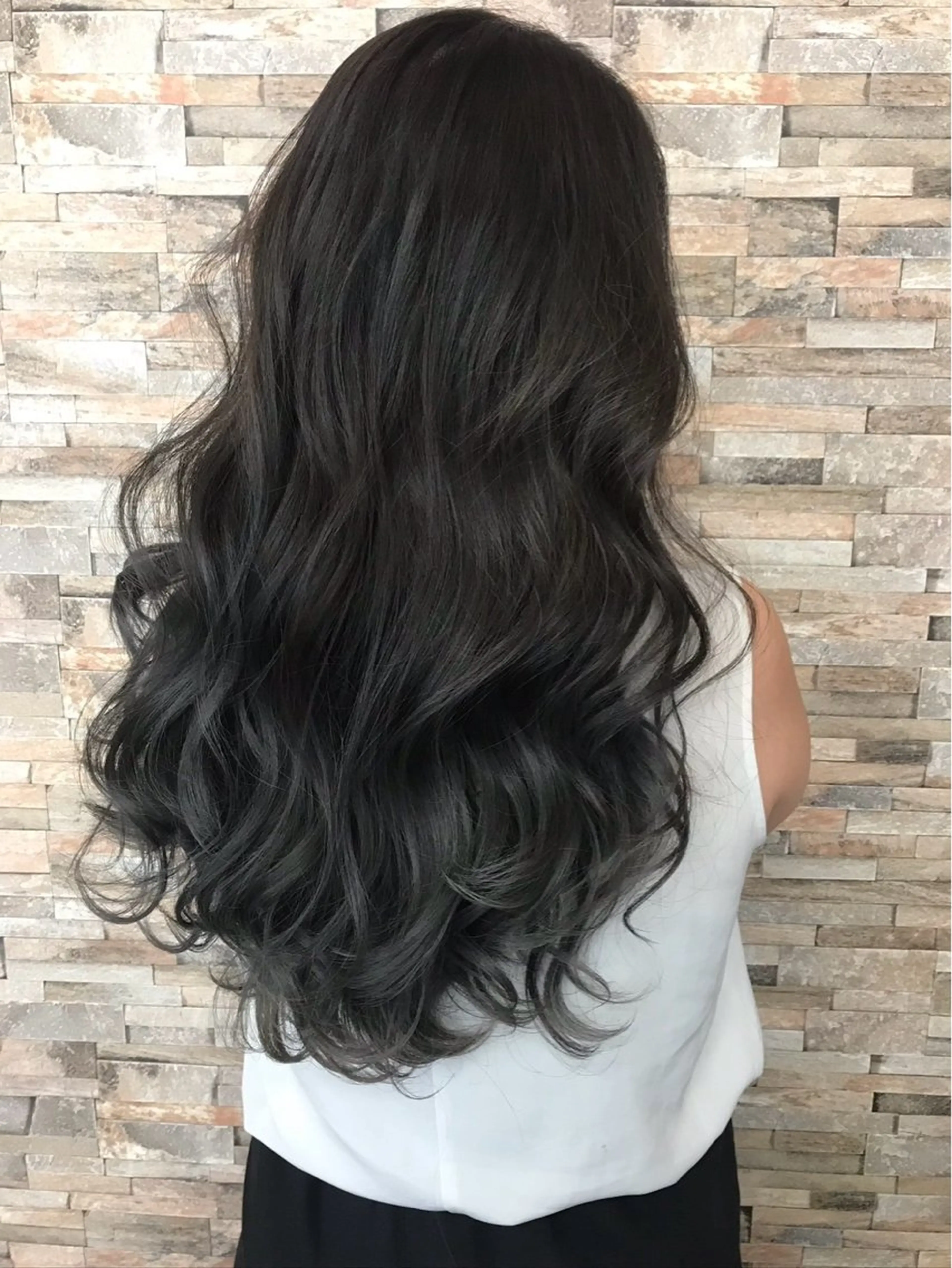 カラー TERUYA shionのヘアスタイル