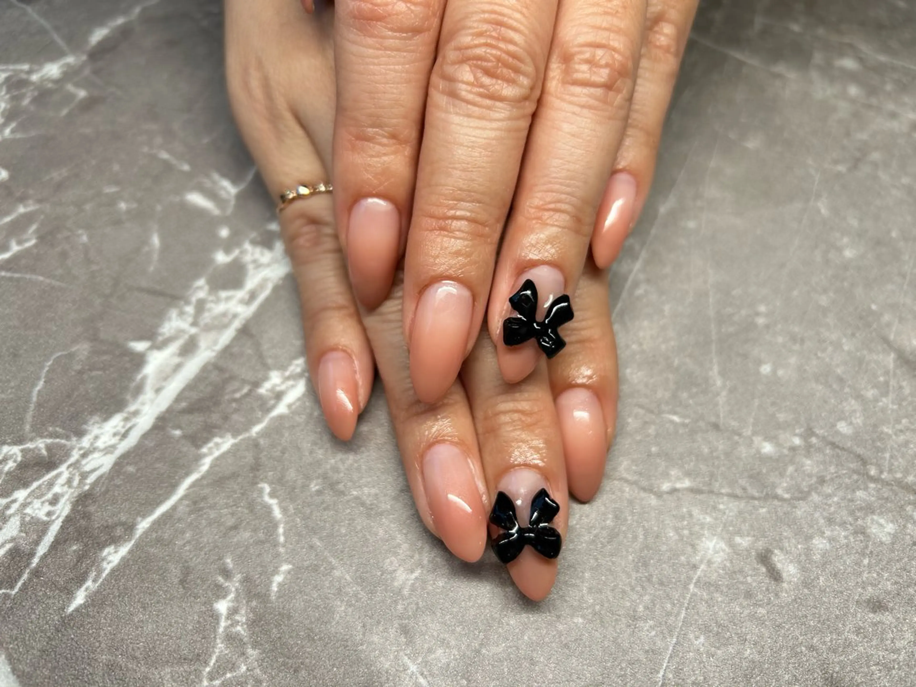 ネイル リボン Lisa’s Salonのネイルデザイン