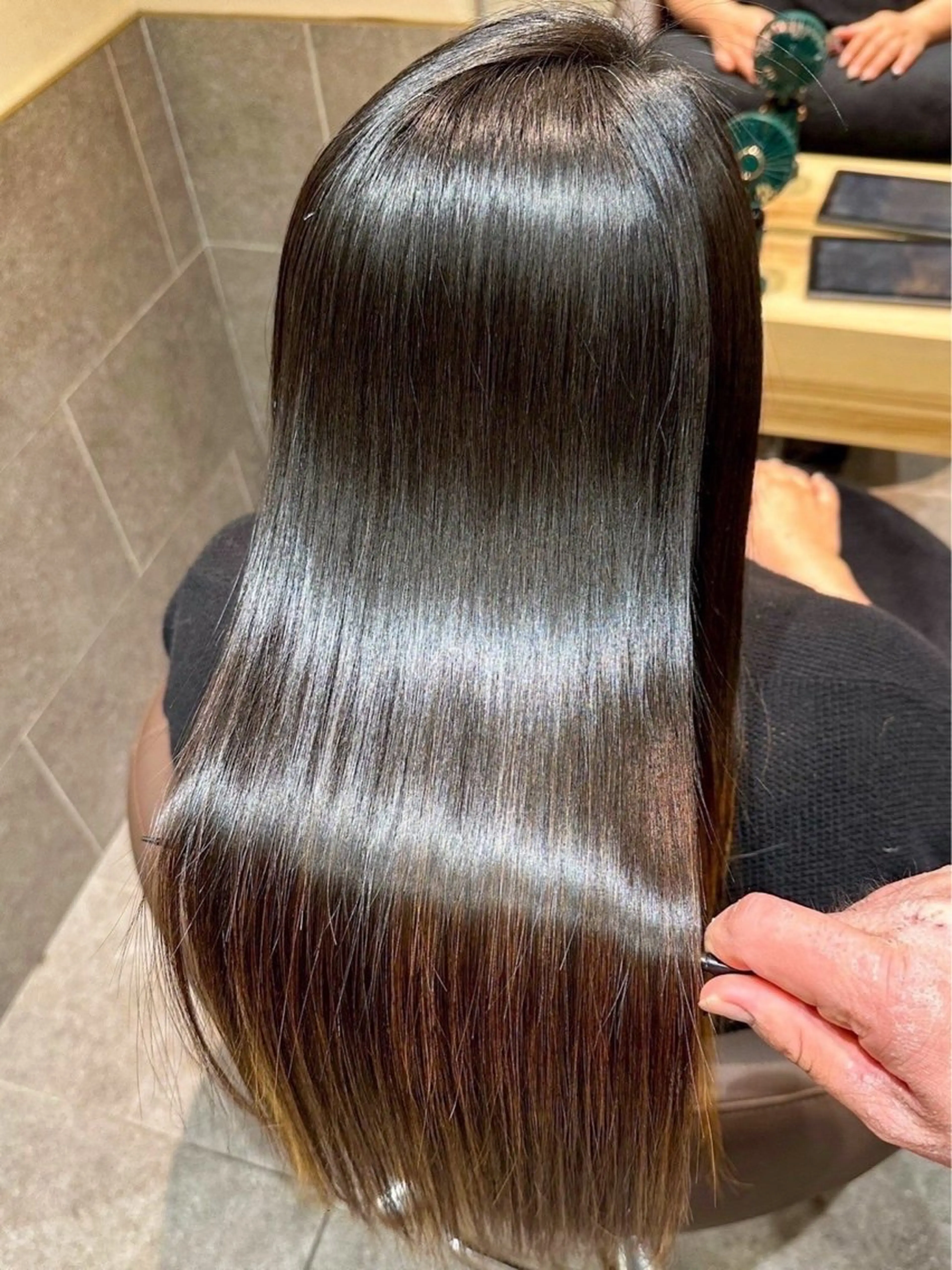 ロング カラー パーマ 【うねり/広がり/ 縮毛矯正】💟まなみのヘアスタイル