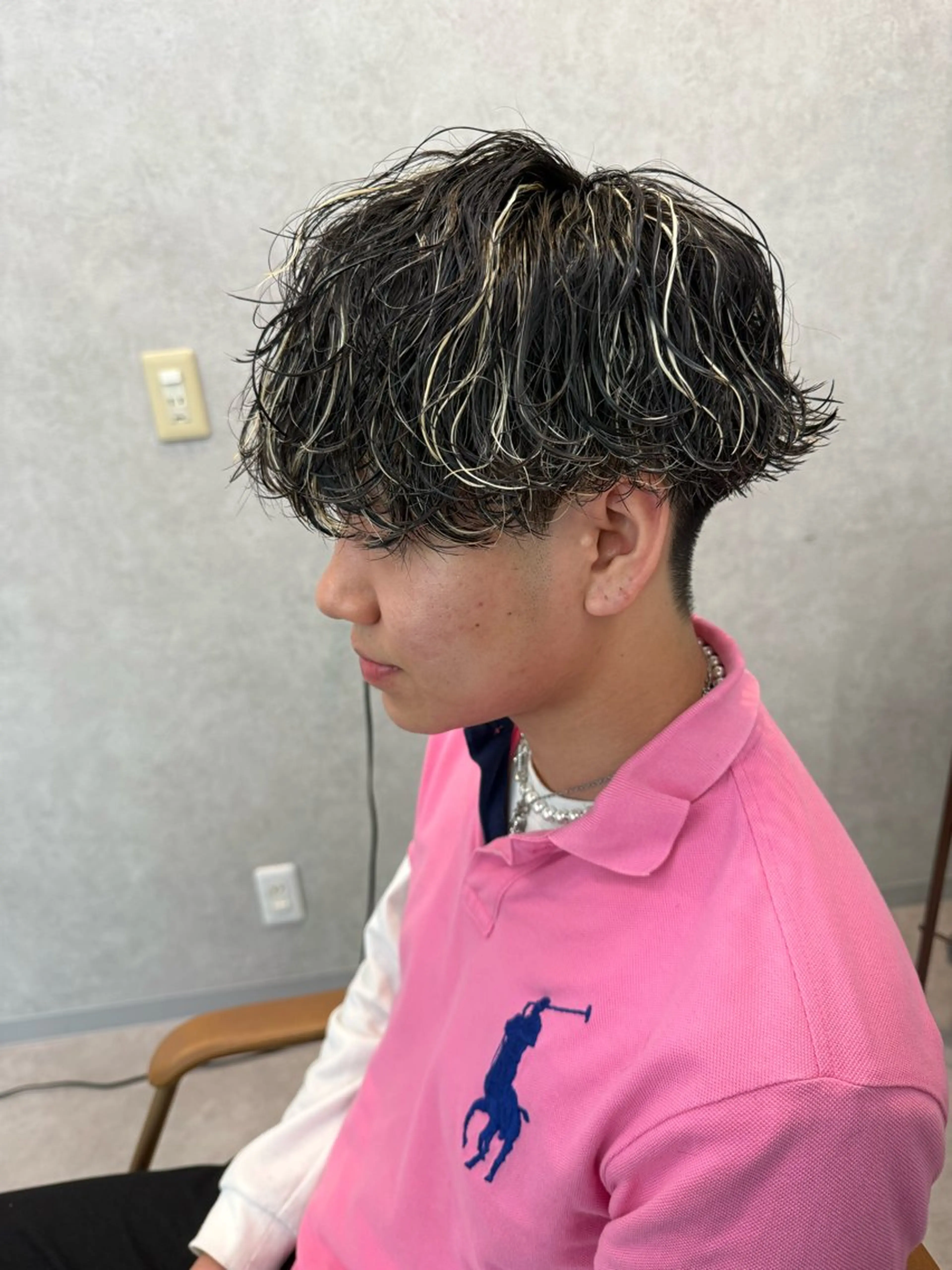 ミディアム カラー パーマ メンズ メンズハイライト 波巻きパーマ ハイライトカラー ハイライト カット パーマ メンズパーマ職人/ 天神/tatsukiのヘアスタイル