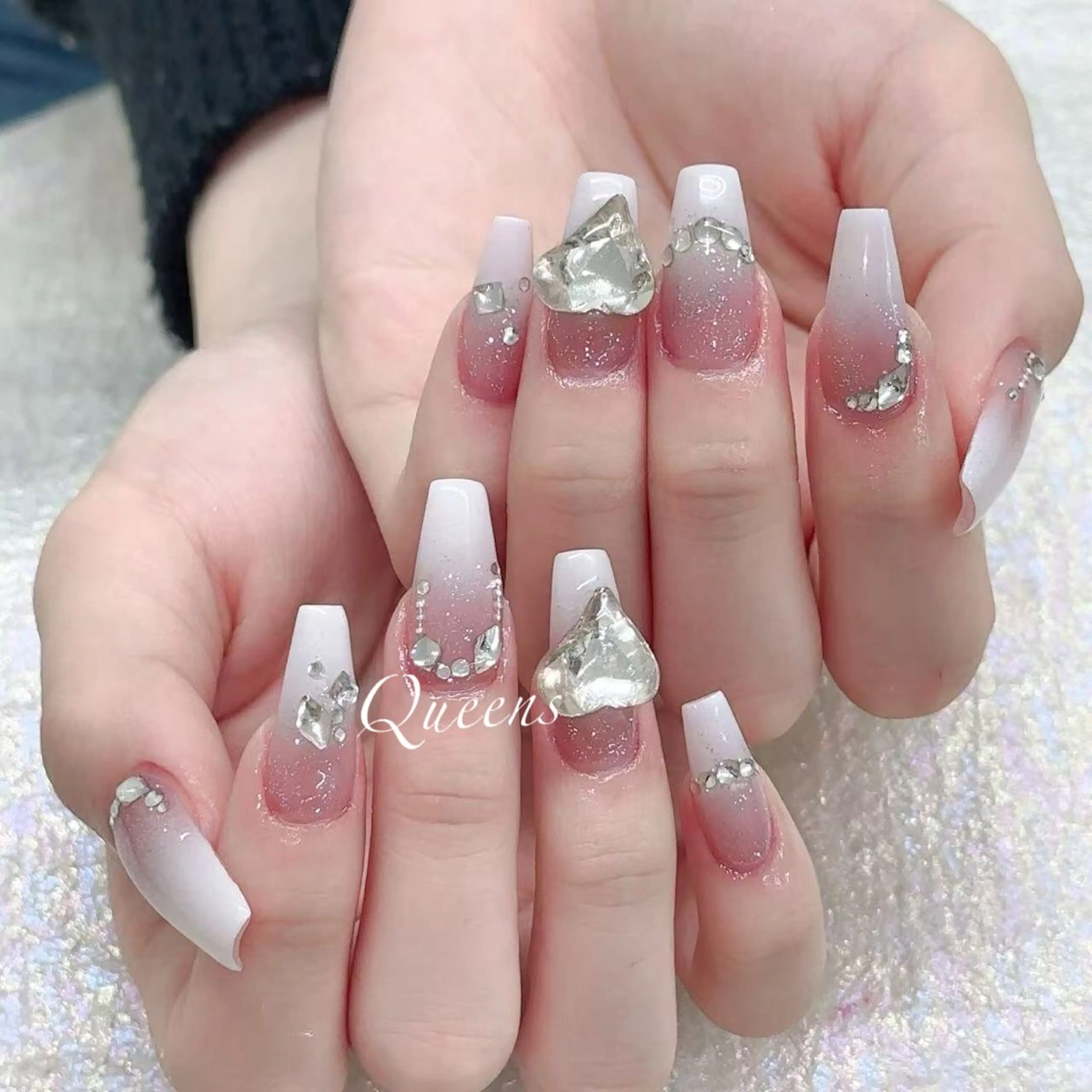 ネイル ハンドネイル Queens テイのネイルデザイン