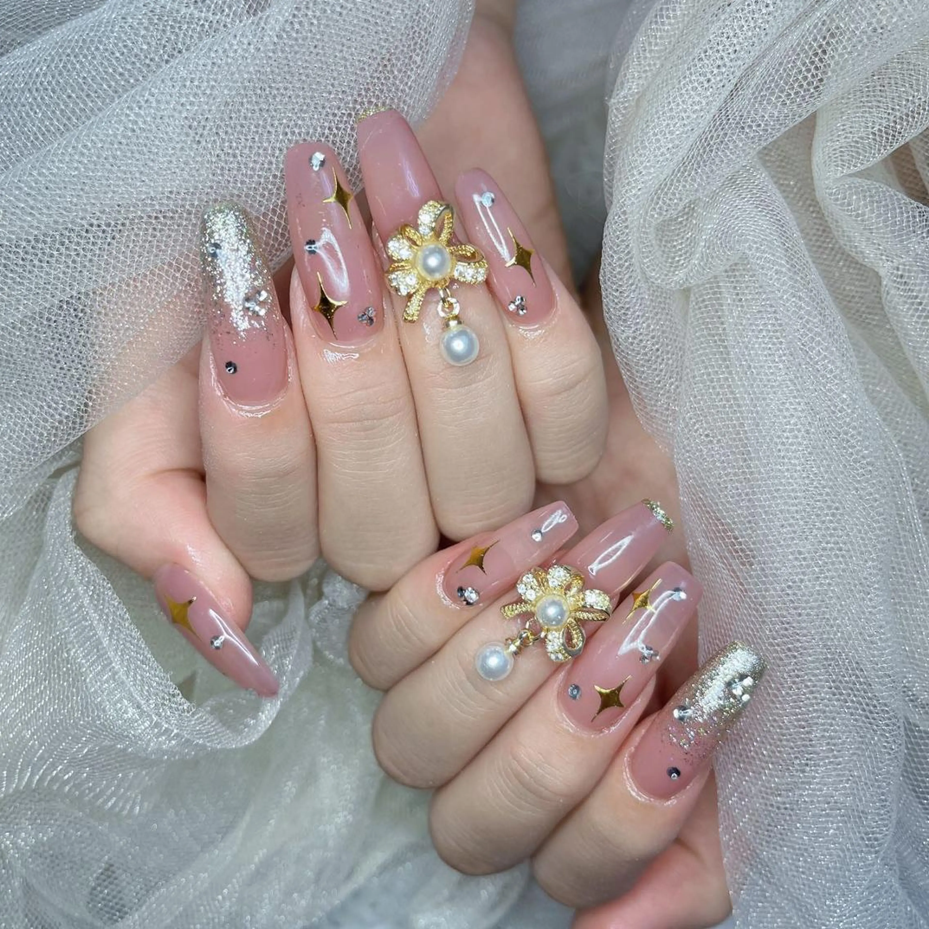 ネイル アートネイル 長さ出し ネイルチップ Queens PUPUのネイルデザイン