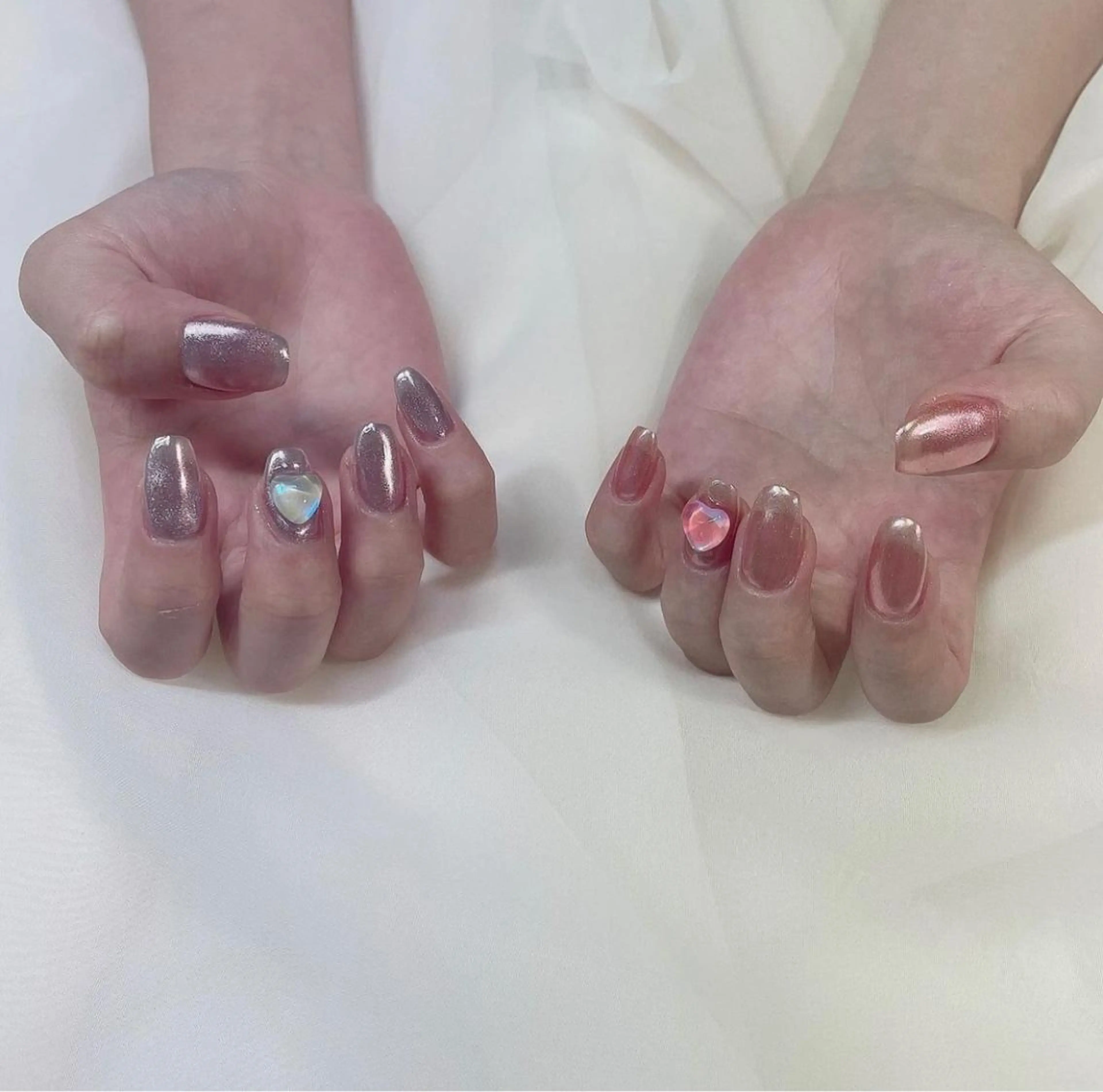 カラー ネイル ハート ミラーネイル 𓂃🦢Aurora Swan🌙𓂃のネイルデザイン
