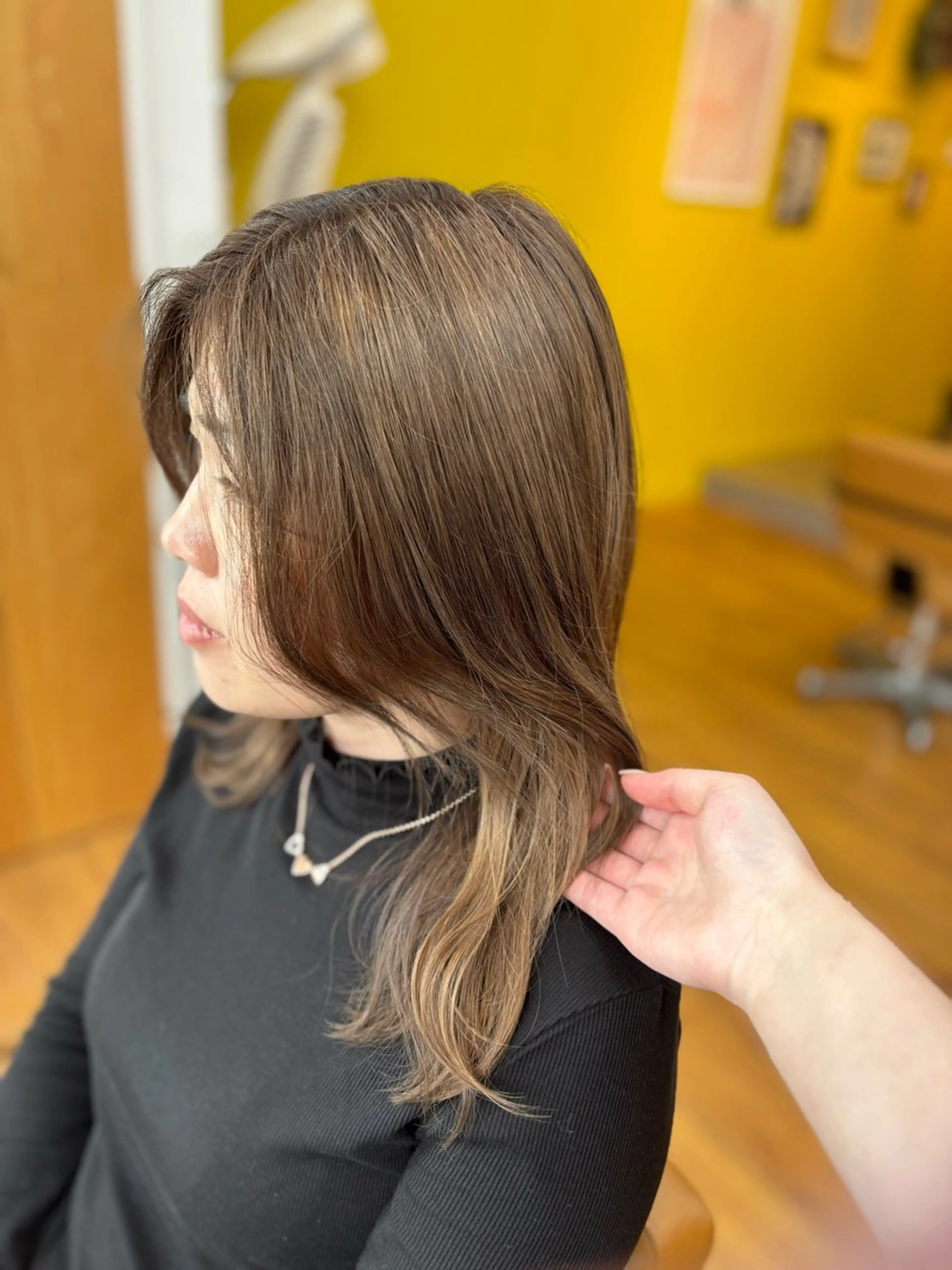 セミロング カラー ベージュカラー ブリーチ インナーカラー カネコ ナナミのヘアスタイル