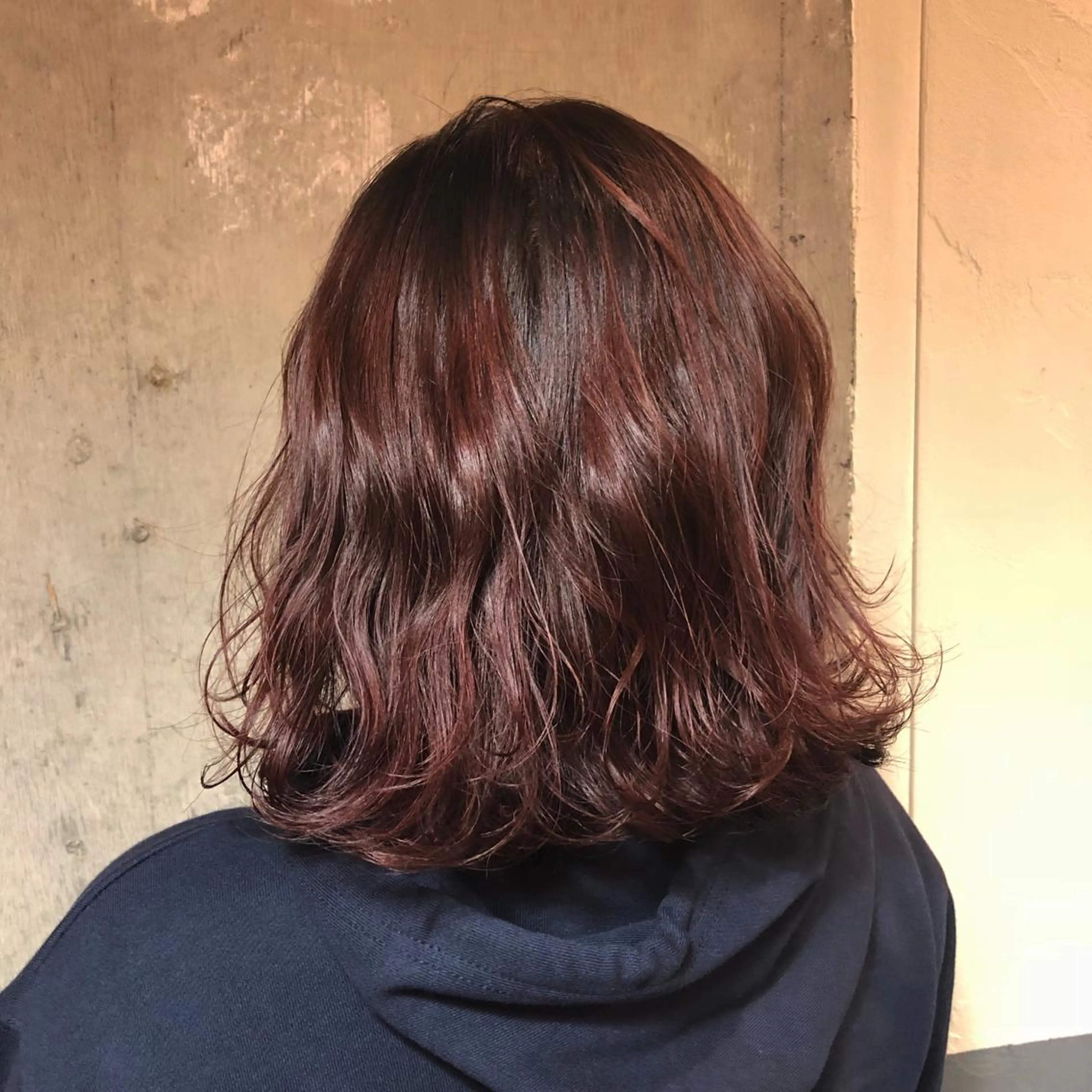 カラー レッドカラー 丸岡 美穂のヘアスタイル