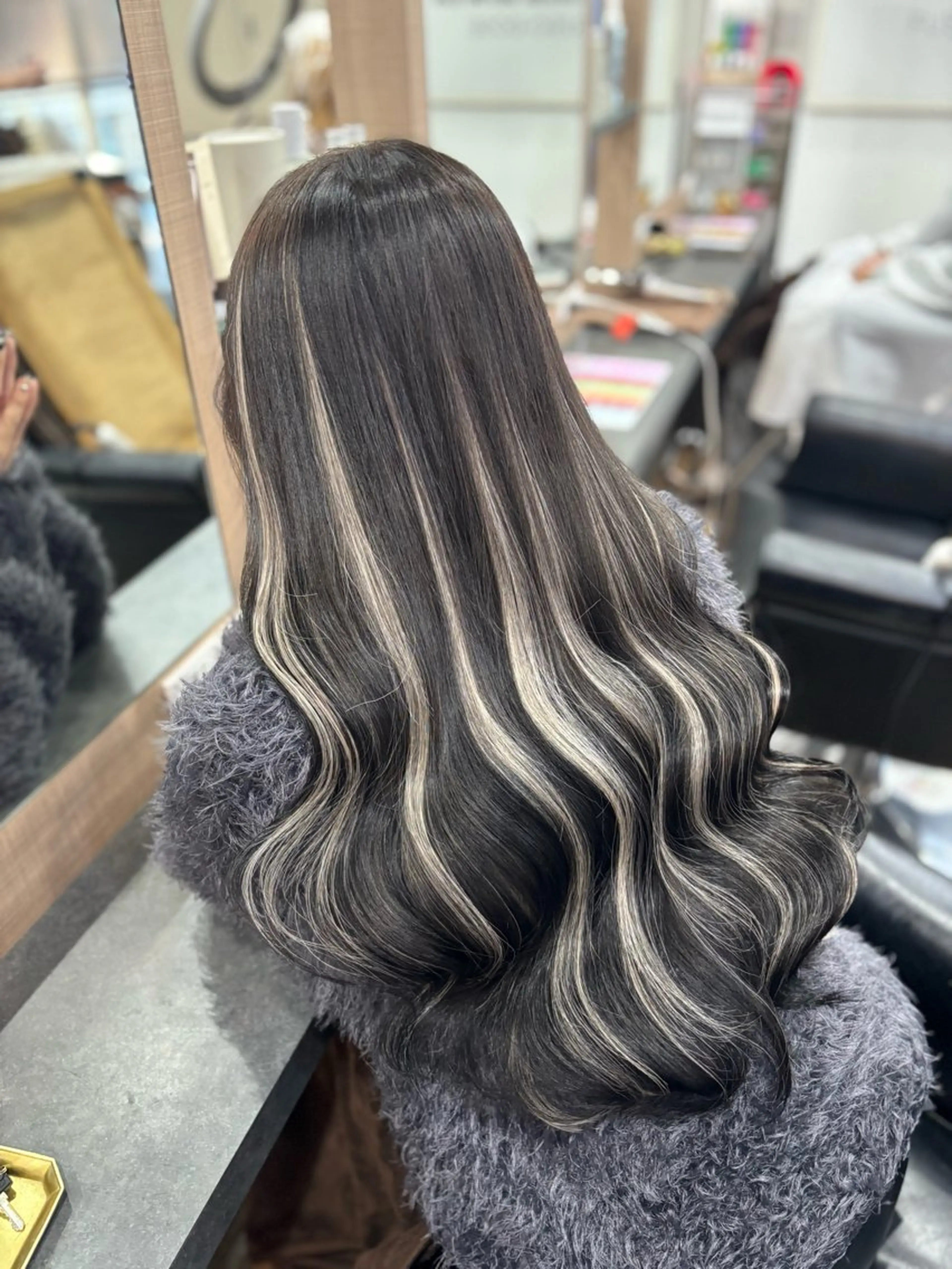 ロング カラー アッシュ ブリーチ ハイライトカラー エクステ ハイライト カット ヘアカラー トリートメント エクステ 横浜/エクステ特化× 艶カラー/あいかのヘアスタイル