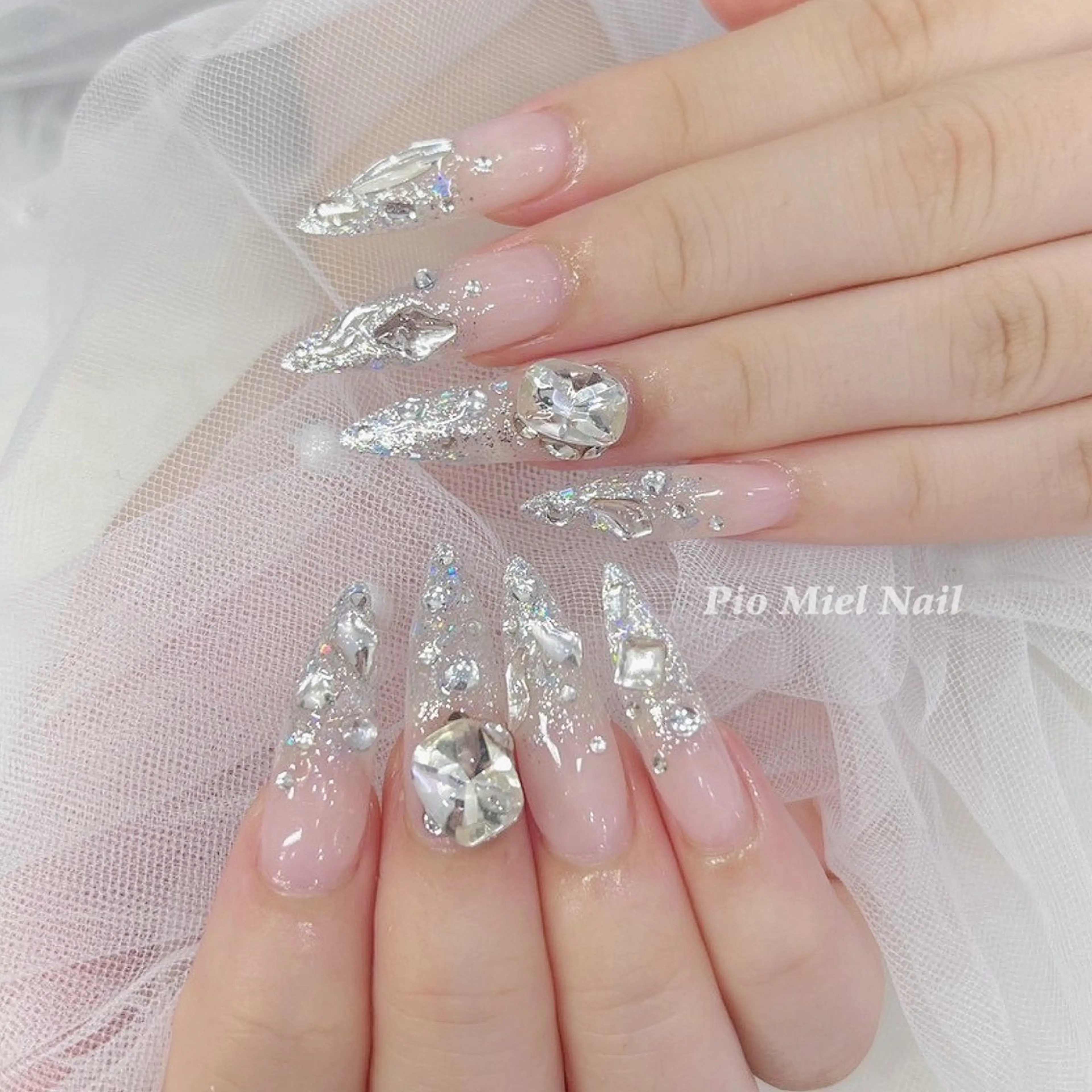 ロング カラー 透明感カラー シルバー ロング ハンドネイル HANA 長さだしのネイルデザイン