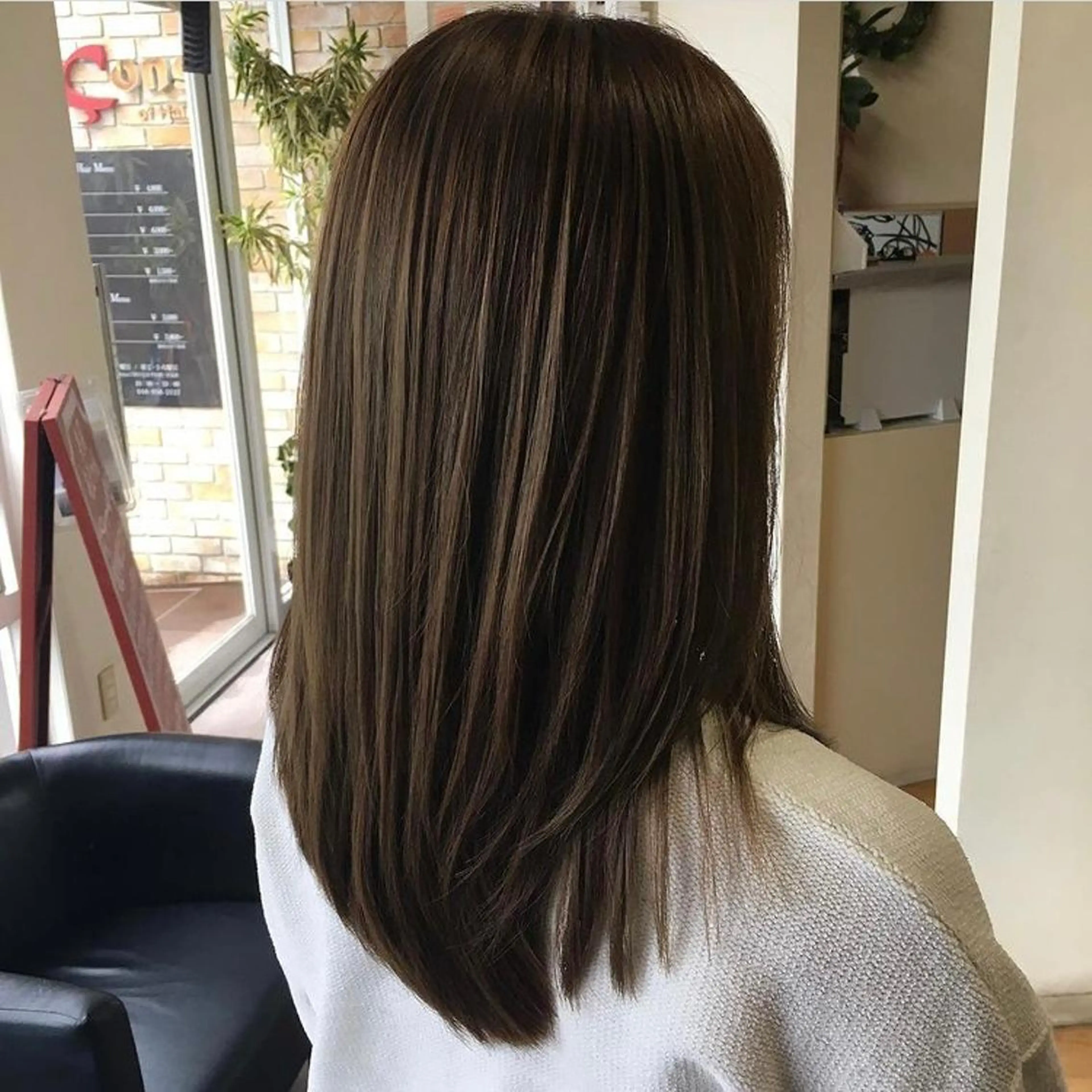 セミロング カラー カット 縮毛矯正 トリートメント ギャルソンオブヘアー所属・ギャルソン オブヘアーのヘアスタイル