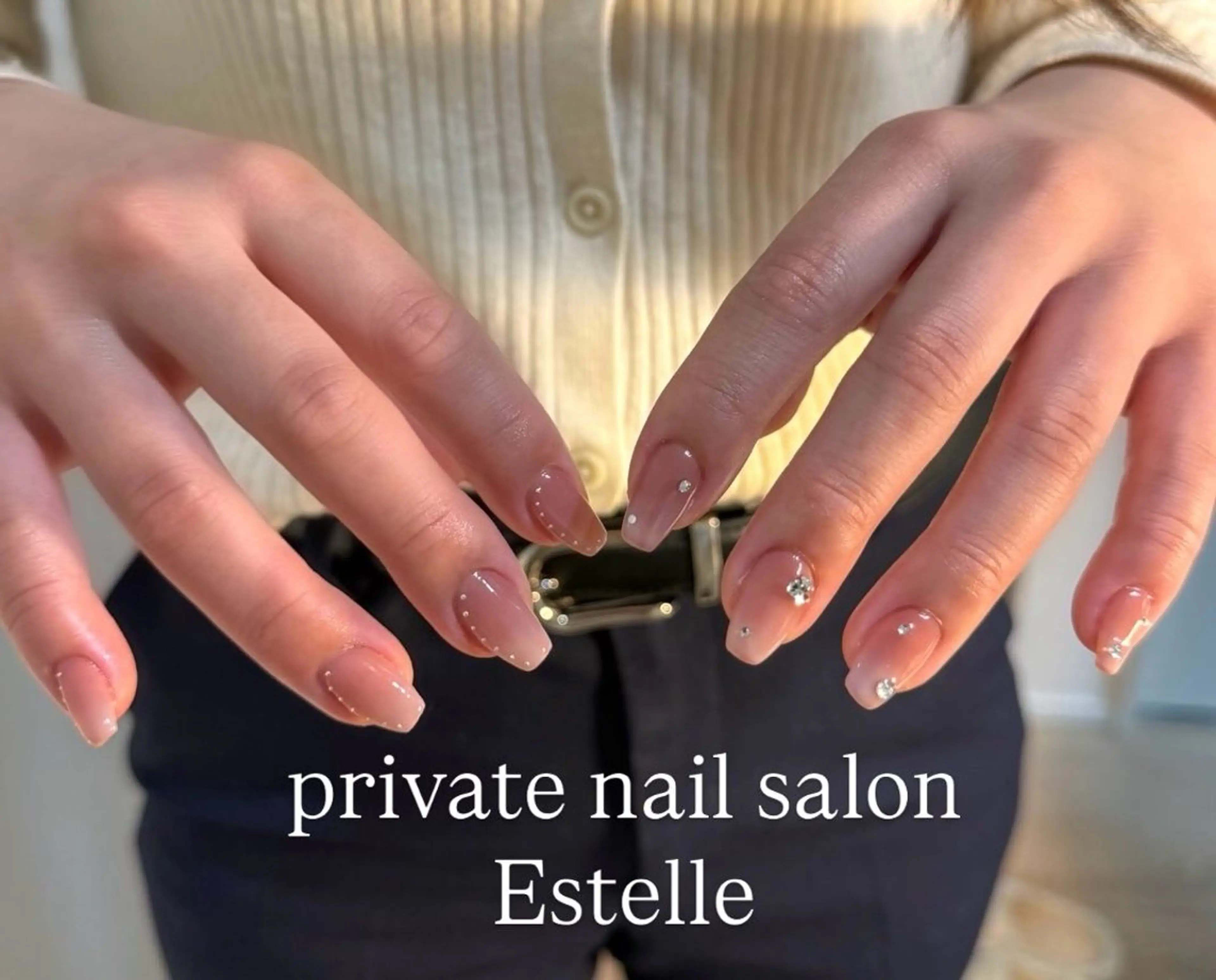 ネイル ドット グラデーション 持ち込み シンプルネイル ストーンネイル ハンドネイル nail salon Estelleのネイルデザイン