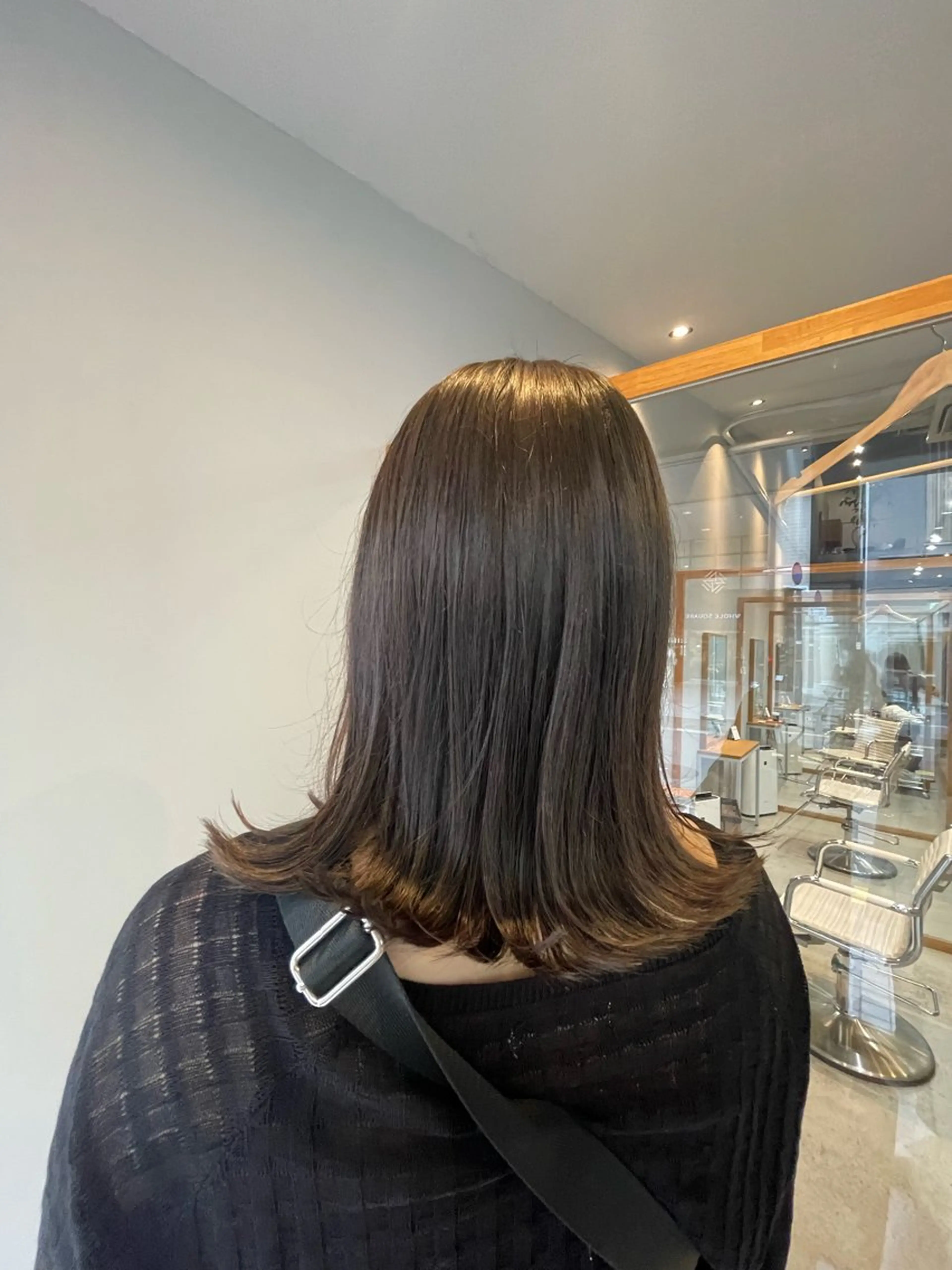 ミディアム 桑野 葵のヘアスタイル