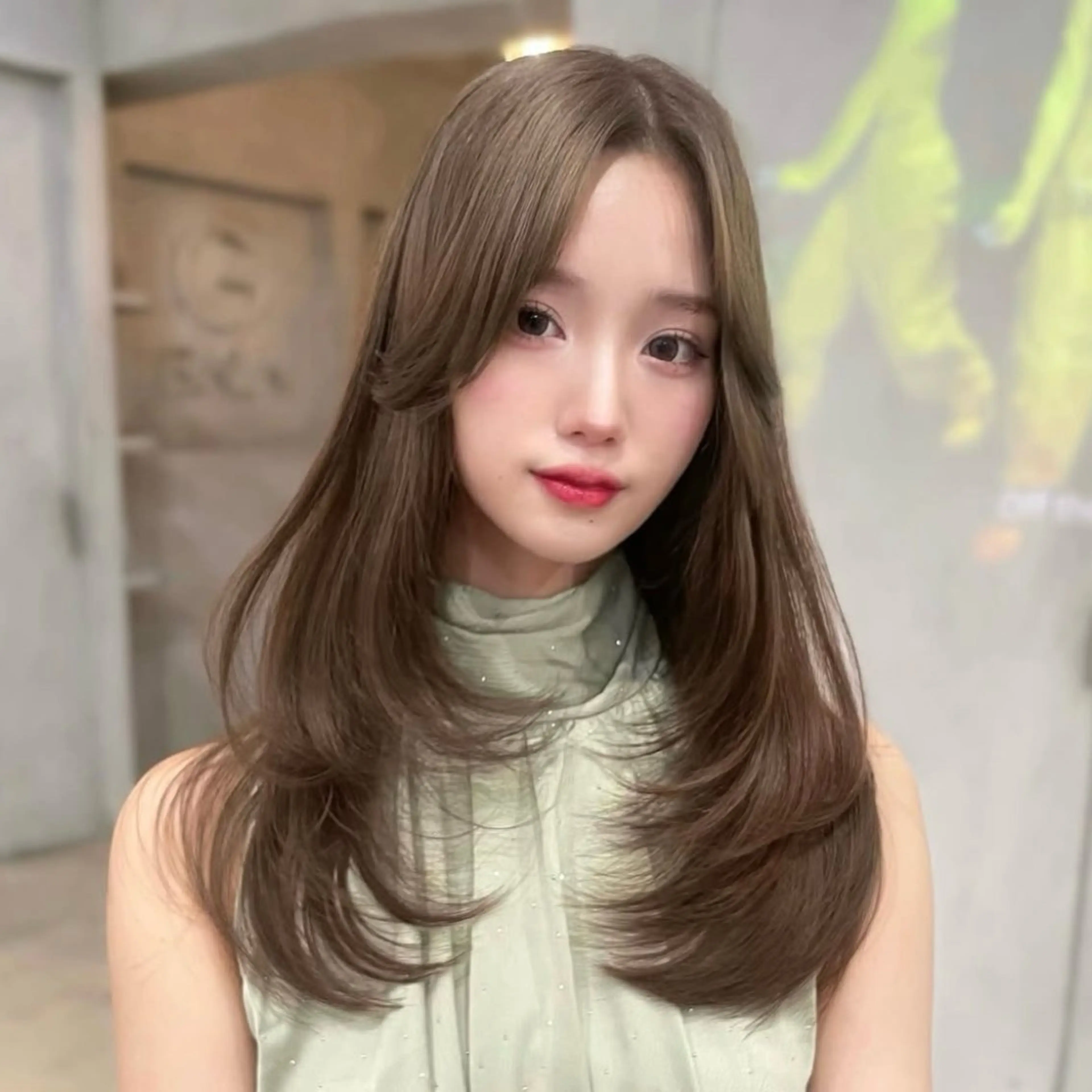 ミディアム カラー ベージュカラー ブリーチ ケアカラー ヘーゼル レイヤーカット モテ韓国ヘア/ レイヤー🤍RIKAのヘアスタイル