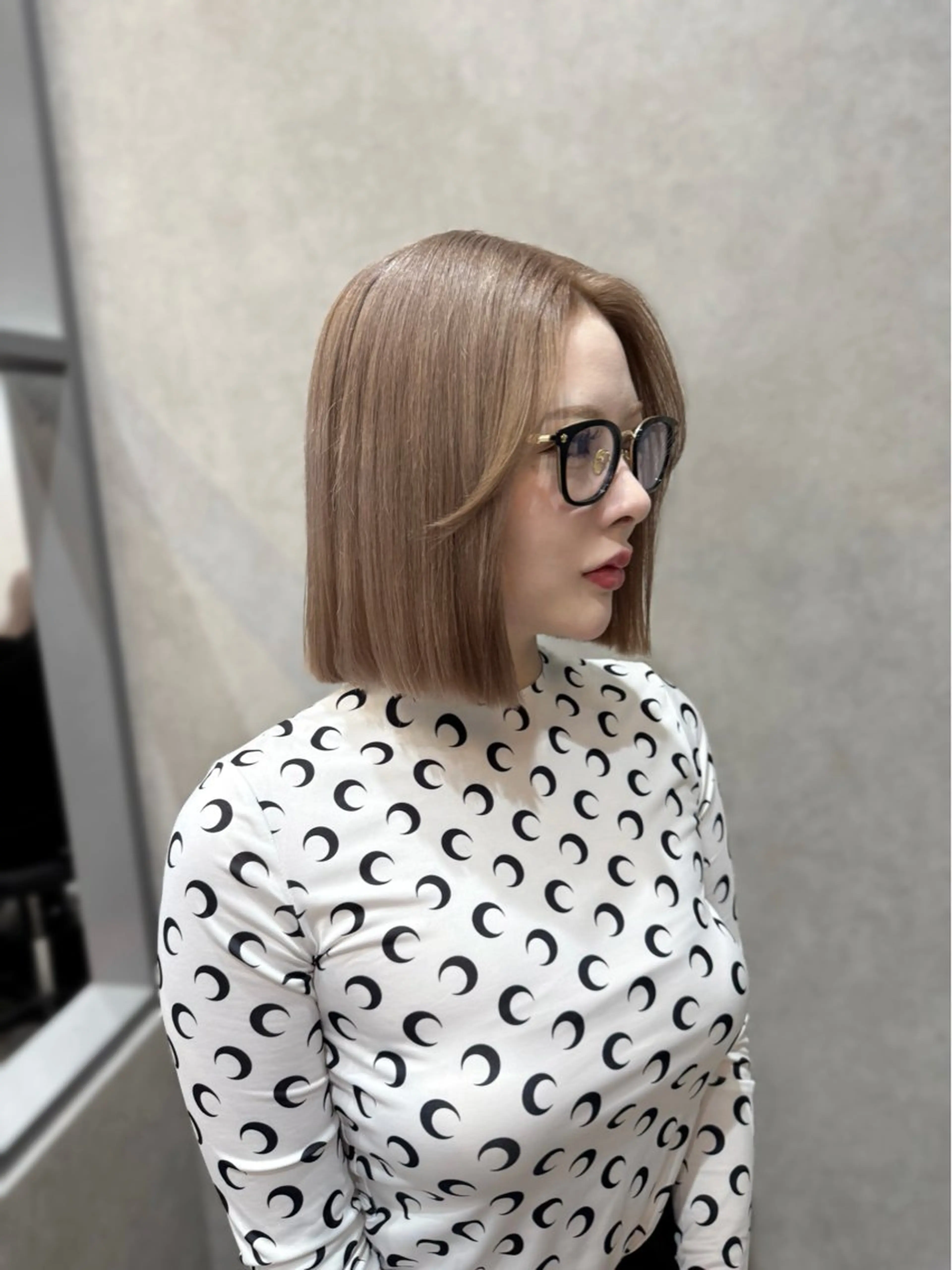 ミディアム karin ボブハイトーンのヘアスタイル