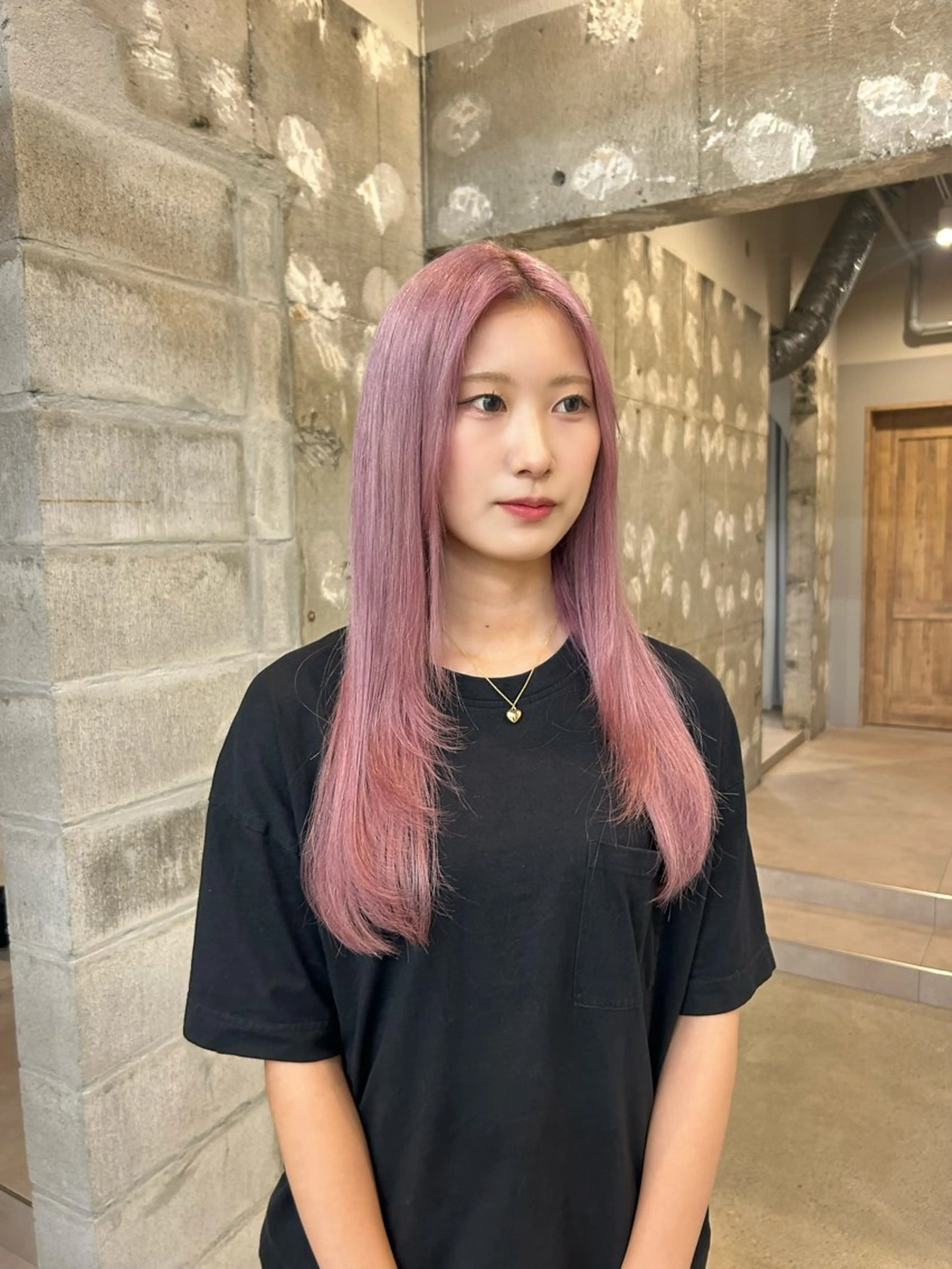 ロング マユ/ SYS by fitのヘアスタイル