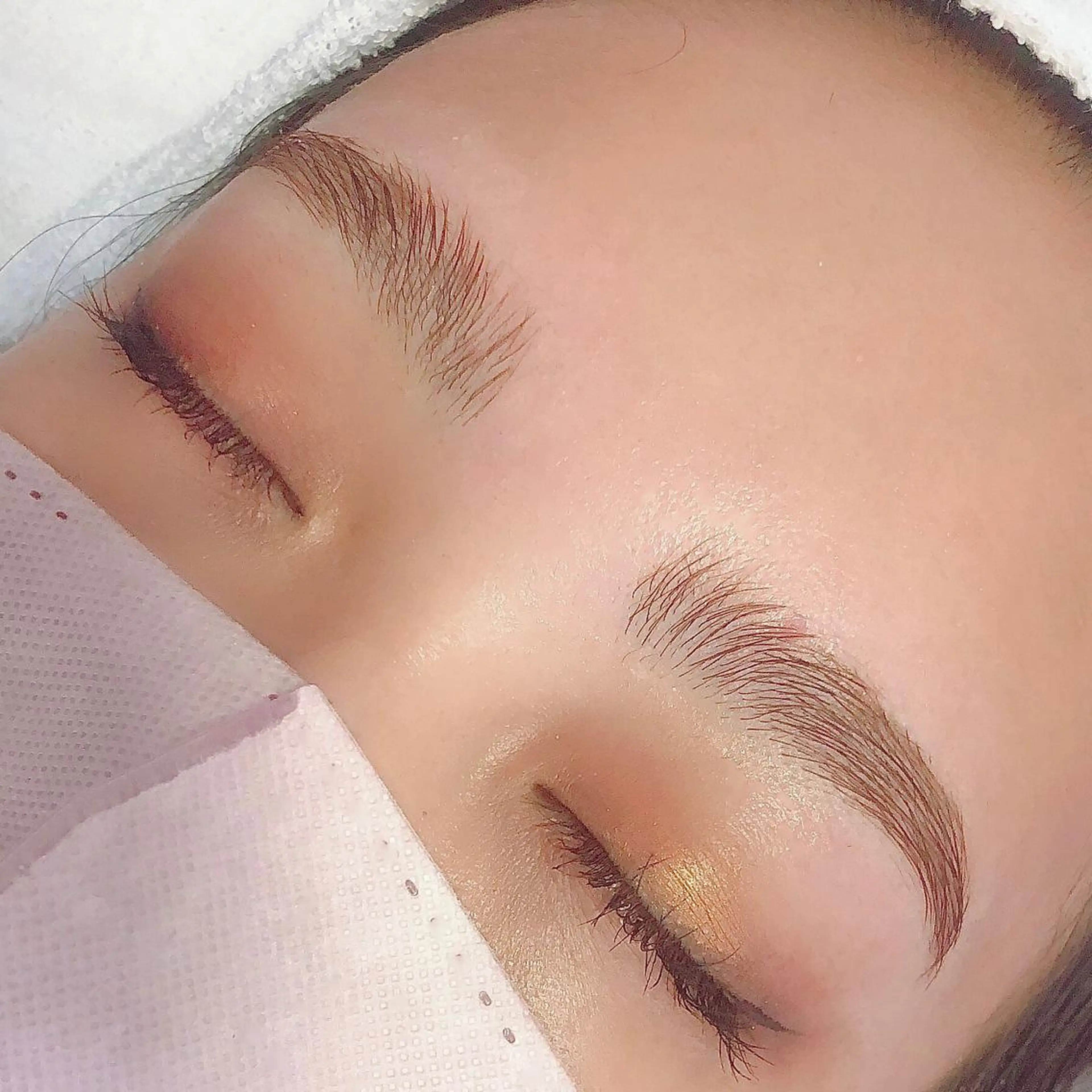 アイブロウ ハリウッドブロウリフト Hug me eyelashのマツエク・マツパデザイン