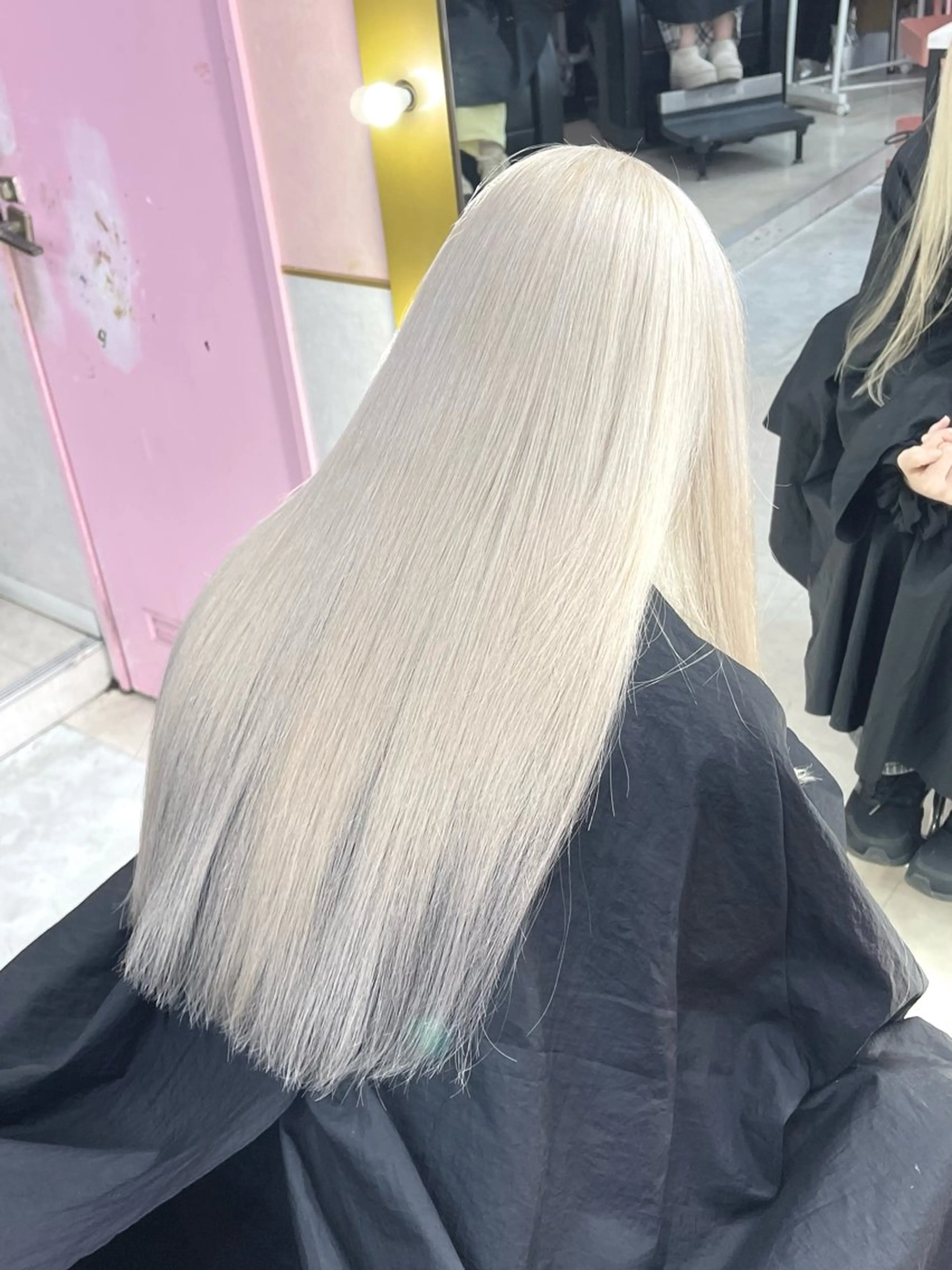 ロング カラー ヘアアレンジ ブリーチ ブロンド ホワイトブロンド ヘアカラー トリートメント 🥀韓国アイドルヘア haru🥀のヘアスタイル