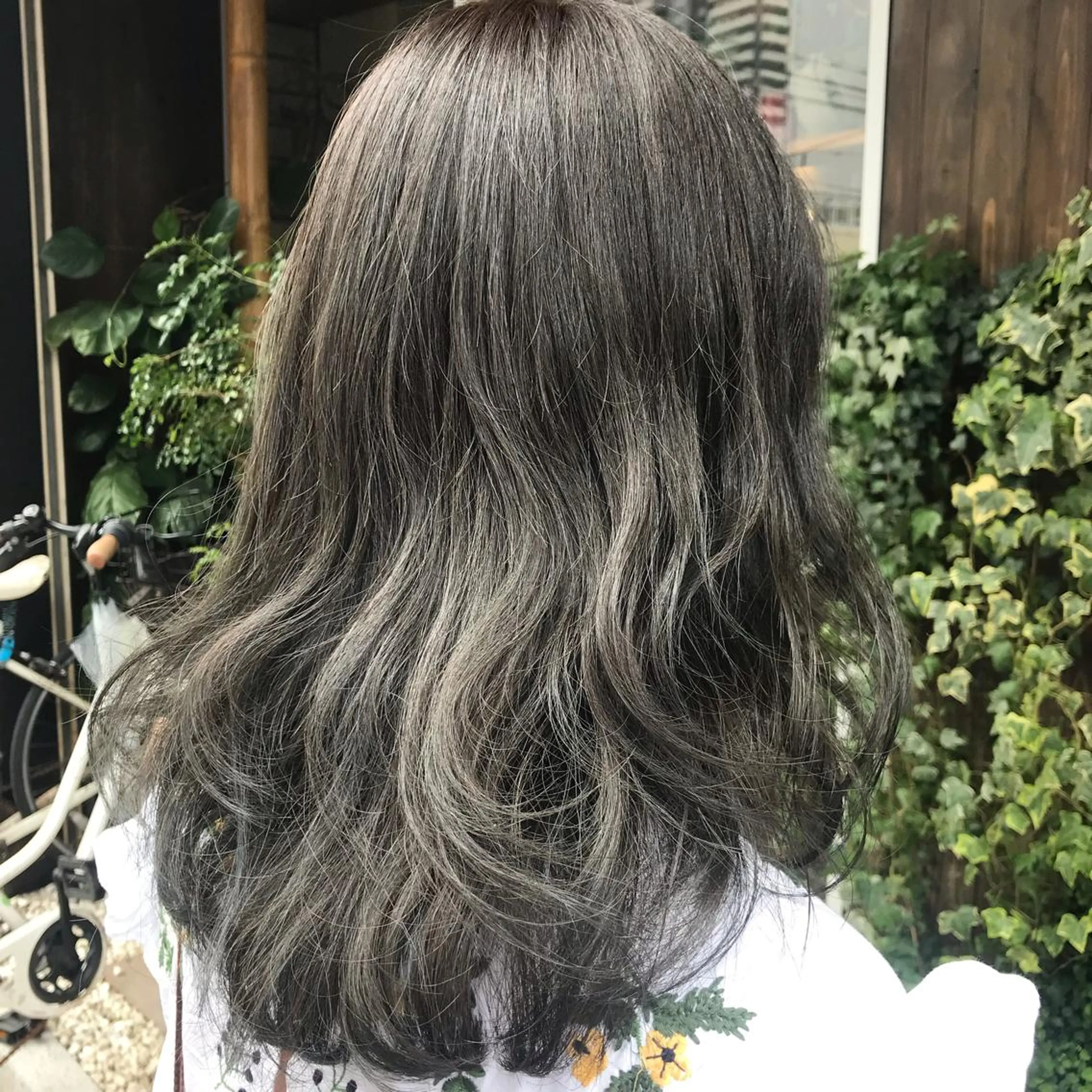 セミロング カラー ブリーチ ブルーカラー 透明感カラー ハイライトカラー ハイライト 【似合わせカット】 松尾一気のヘアスタイル