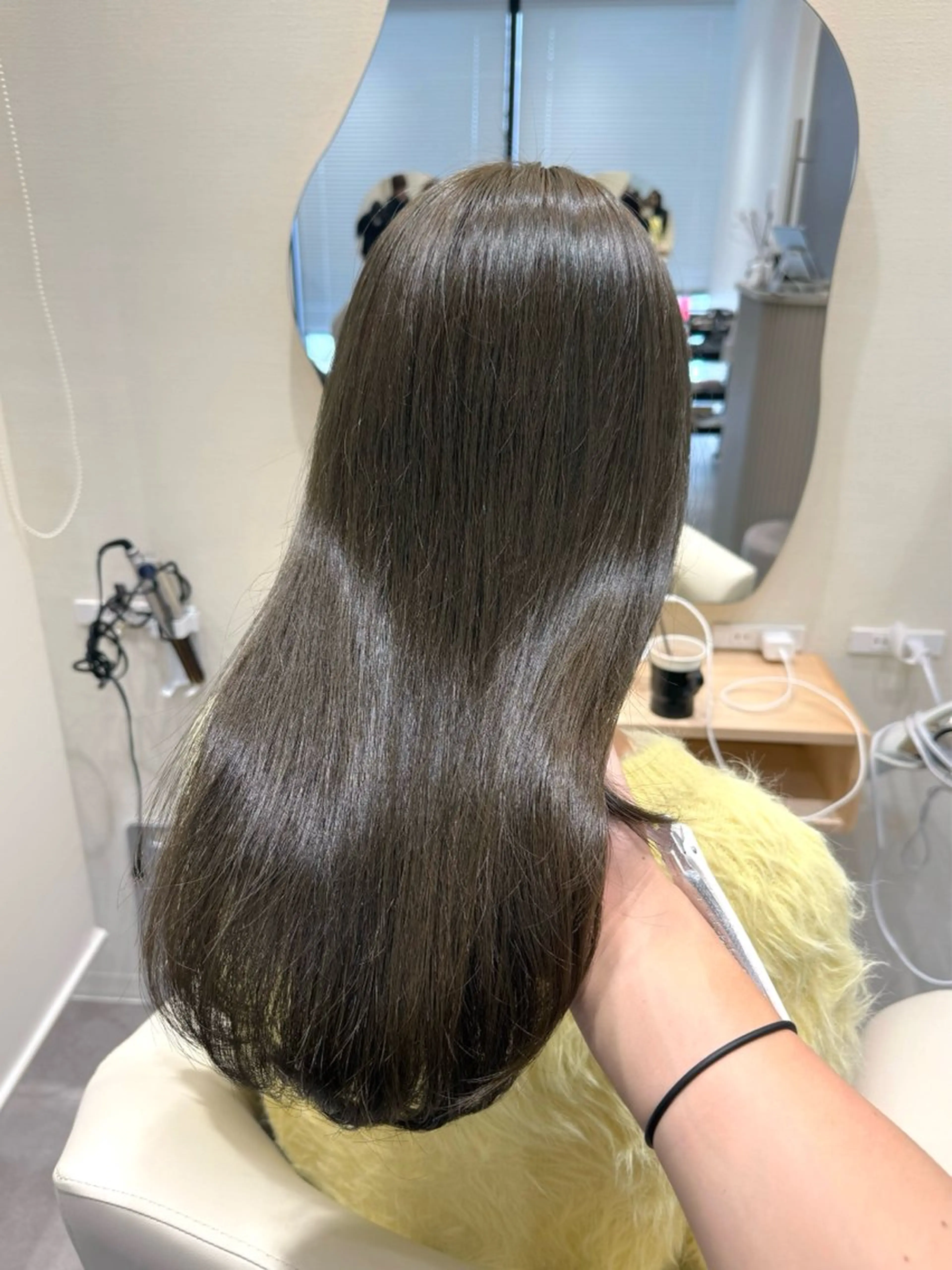 ミディアム カラー ベージュカラー ブリーチ ブリーチなしカラー オリーブベージュ カット ヘアカラー トリートメント 矢野 晃平のヘアスタイル