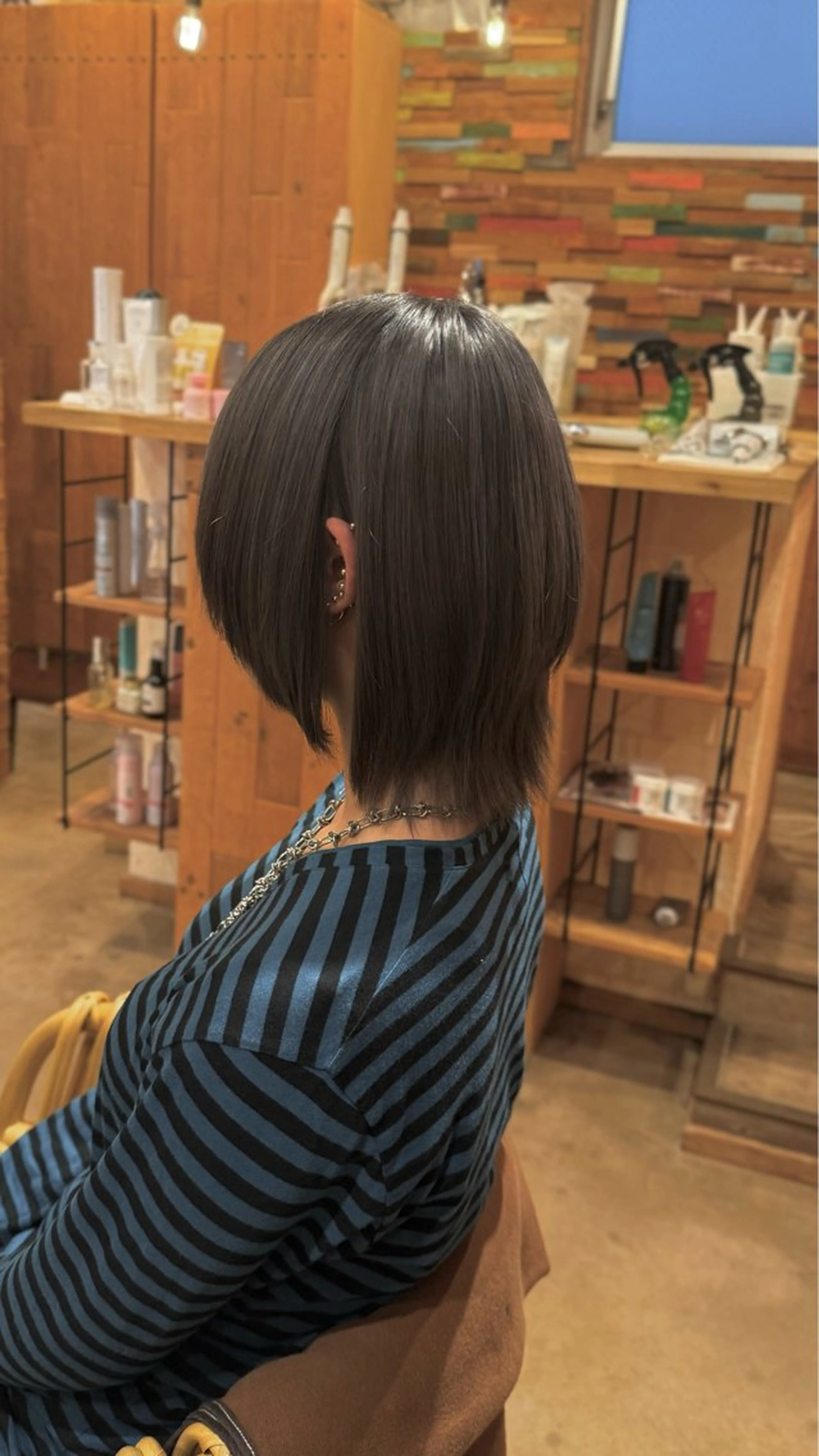 ミディアム カラー グレージュ ウルフカット カット ヘアカラー れい/デザインカラー /レイヤー/髪質改善のヘアスタイル