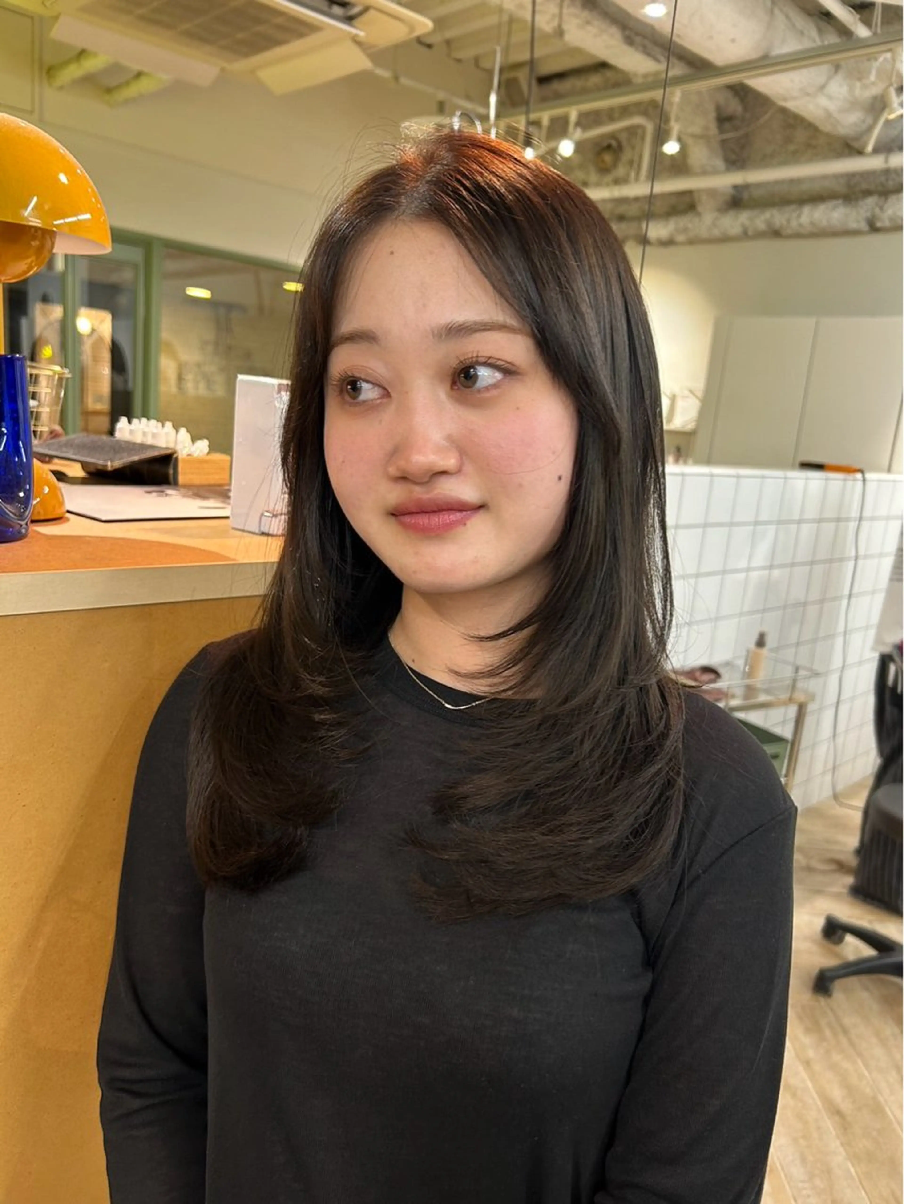 セミロング カラー アッシュ ベージュカラー 透明感カラー くびれヘア レイヤーカット カット ヘアカラー パーマ/縮毛矯正/ LUVISM佐藤里咲のヘアスタイル
