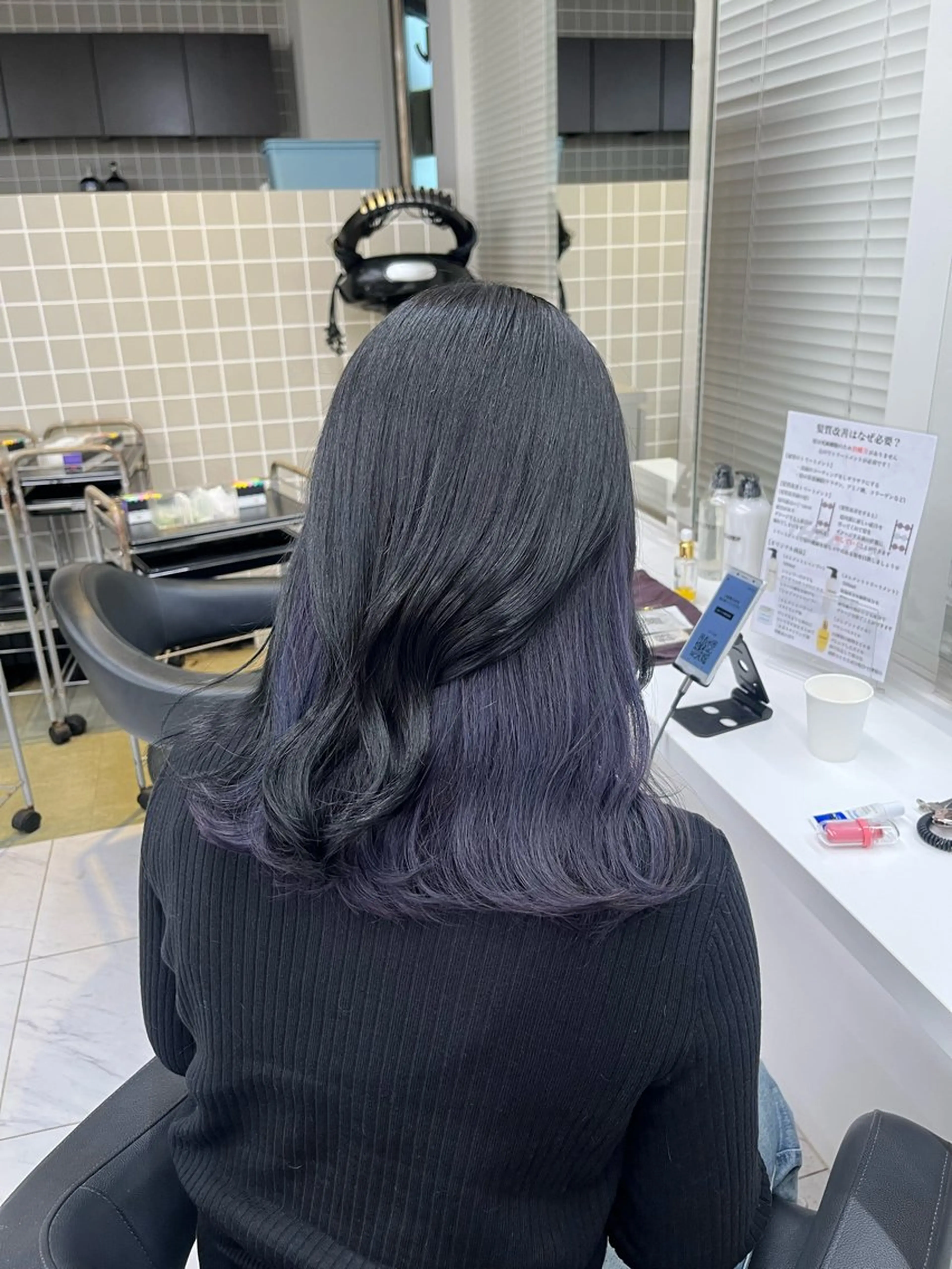 セミロング 寒色＆ブリーチ特化 寒色MiOのヘアスタイル