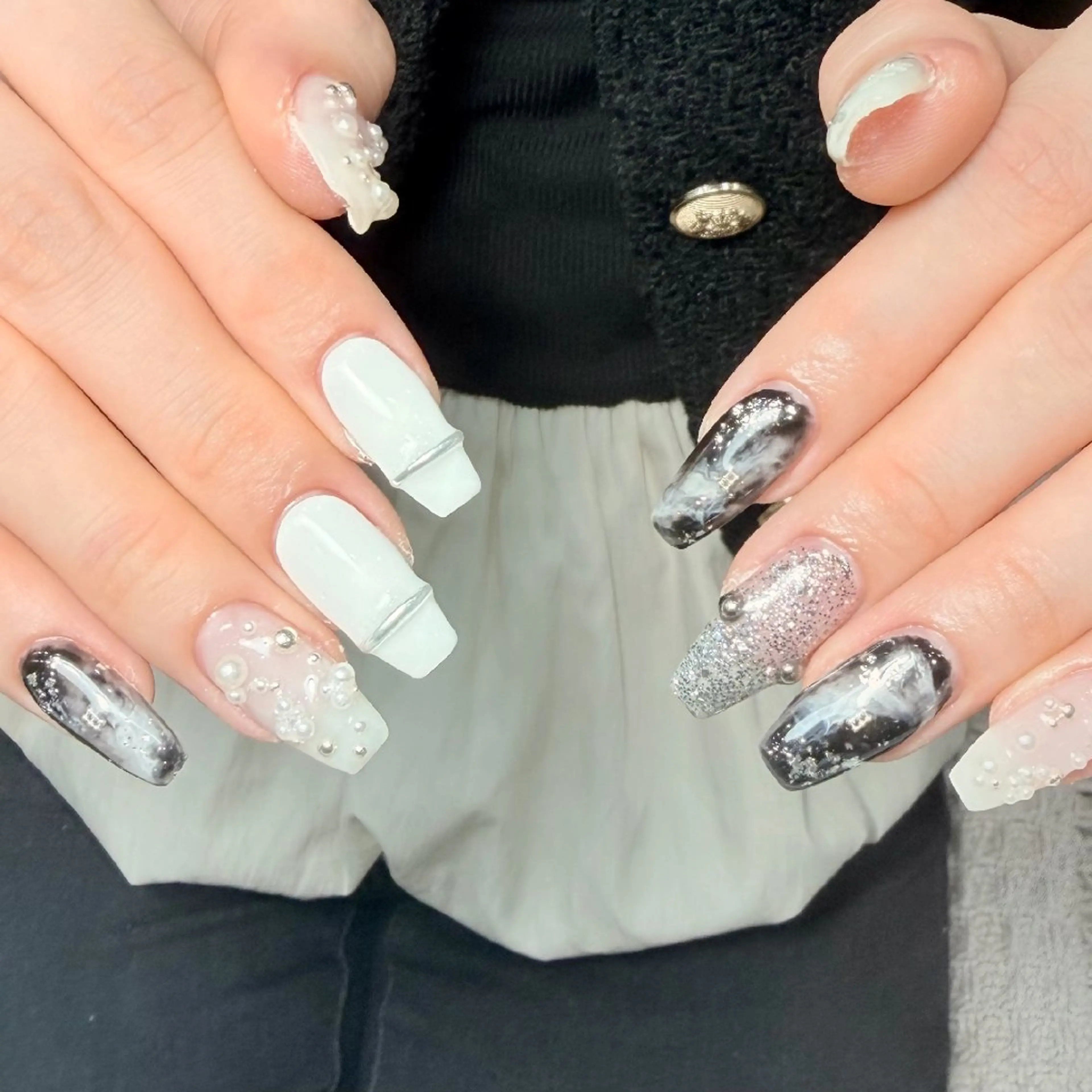 ネイル チークネイル フレンチネイル ジェルネイル ガーリー キラキラネイル ハンドネイル UM Nail Salonのネイルデザイン