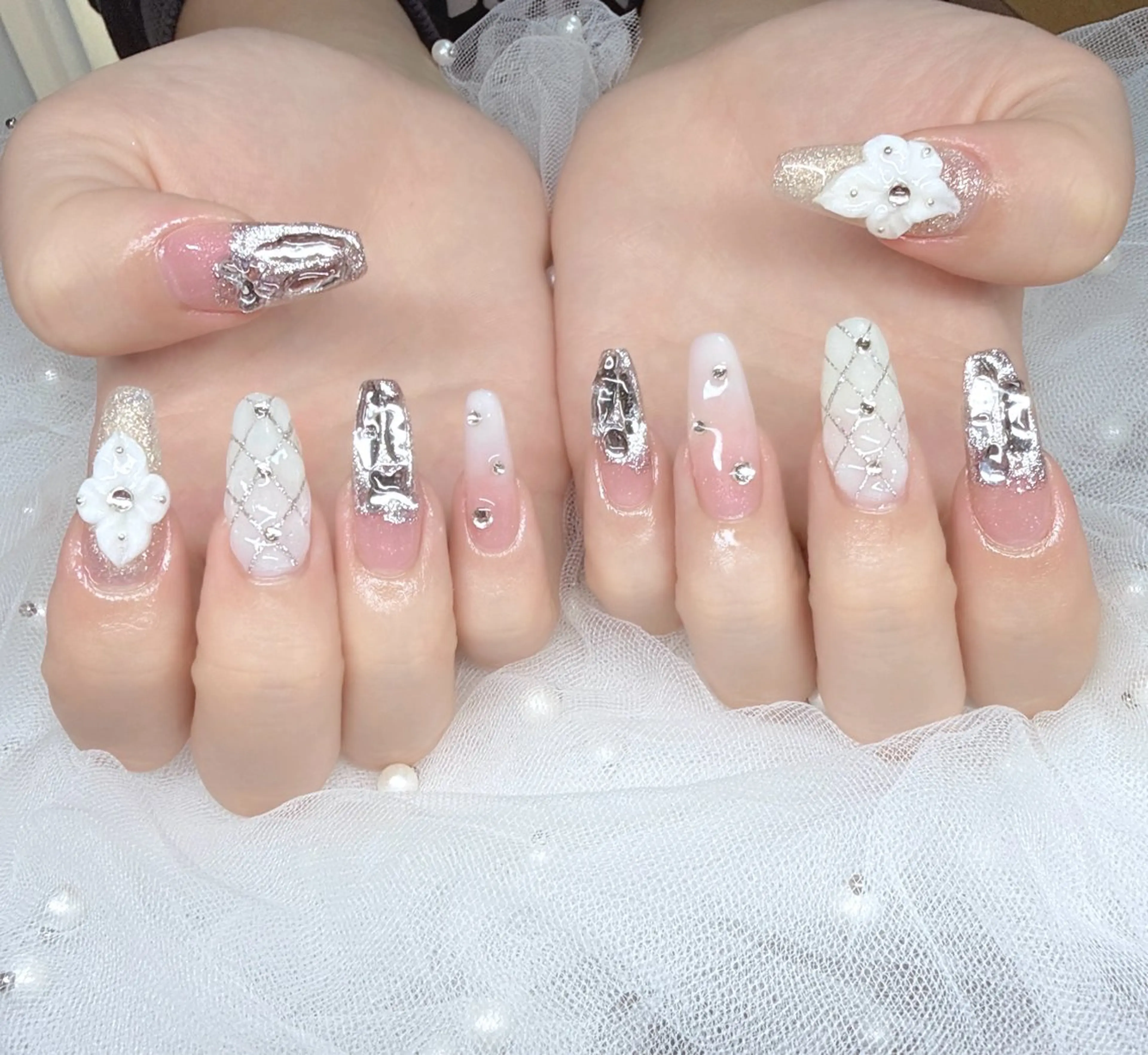 ケア＋チップ+2本グラデーション＋4本花3D+パ-シの写真
