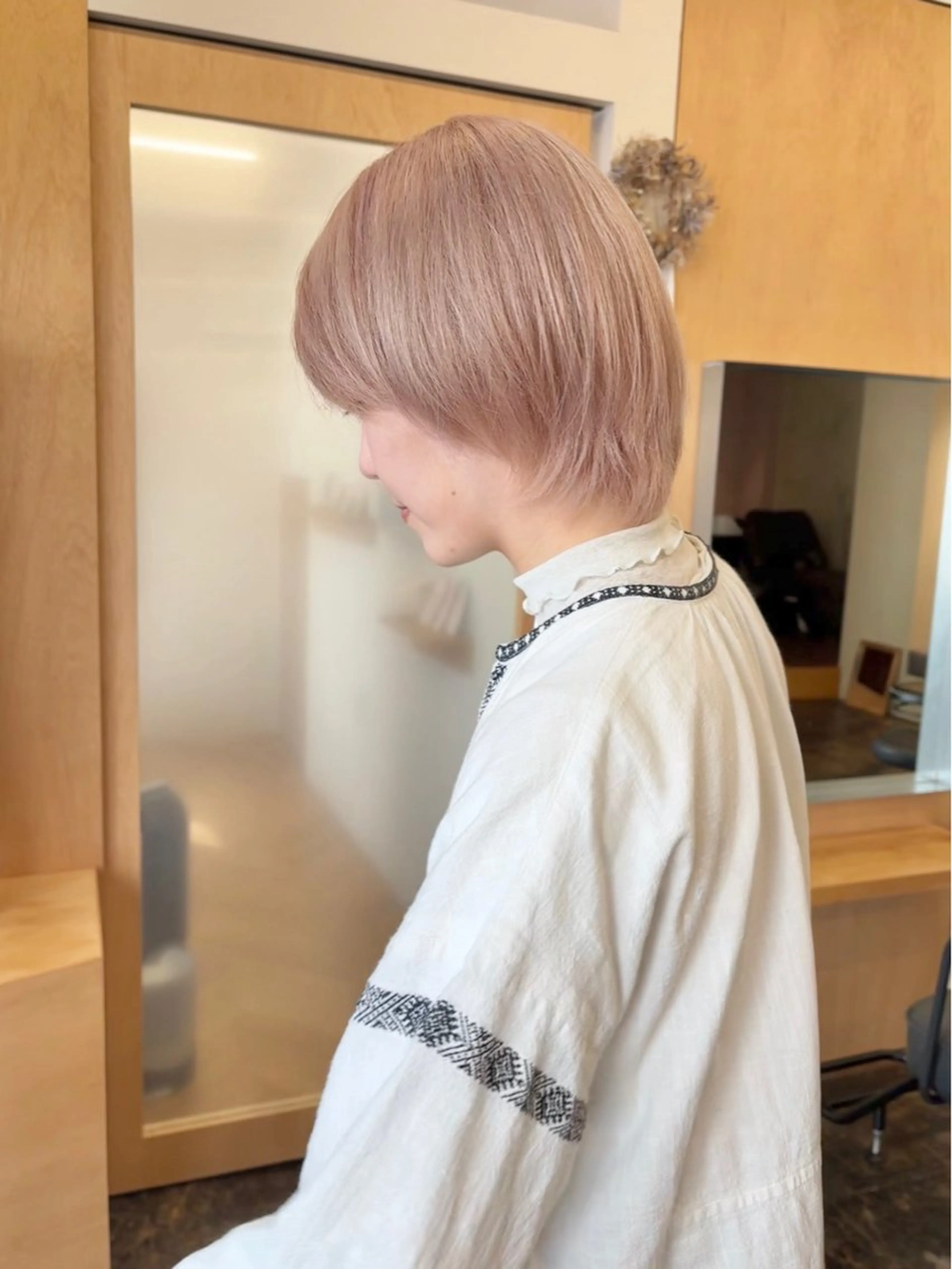 ショート カラー ブリーチ ピンクカラー ホワイトピンク ヘアカラー 美空🐇 レイヤー / 透明感カラー🩰のヘアスタイル