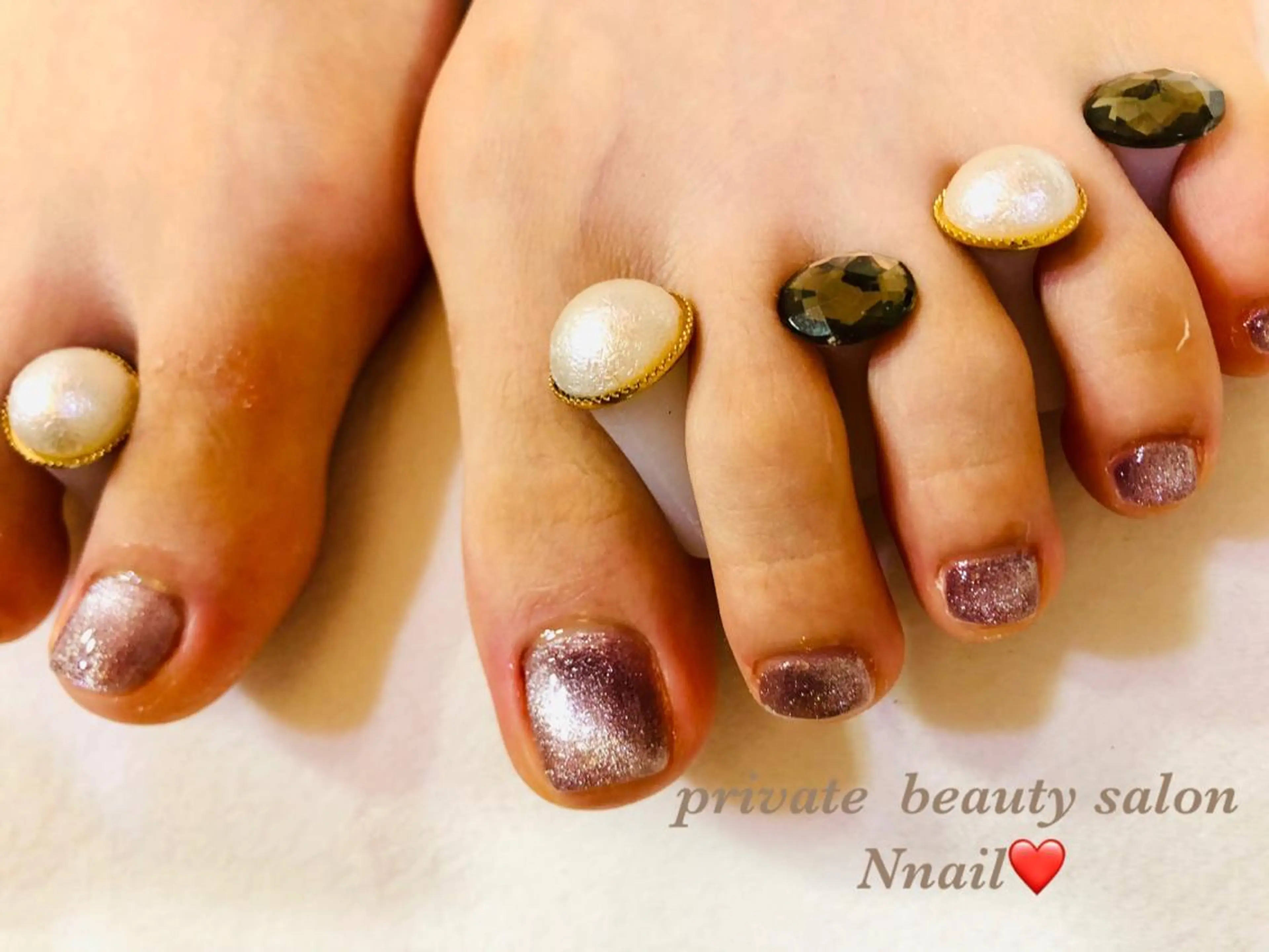 ネイル フットネイル キラキラネイル マグネットネイル ワンカラーネイル 🌿Nnail🌿 プライベートサロンのネイルデザイン