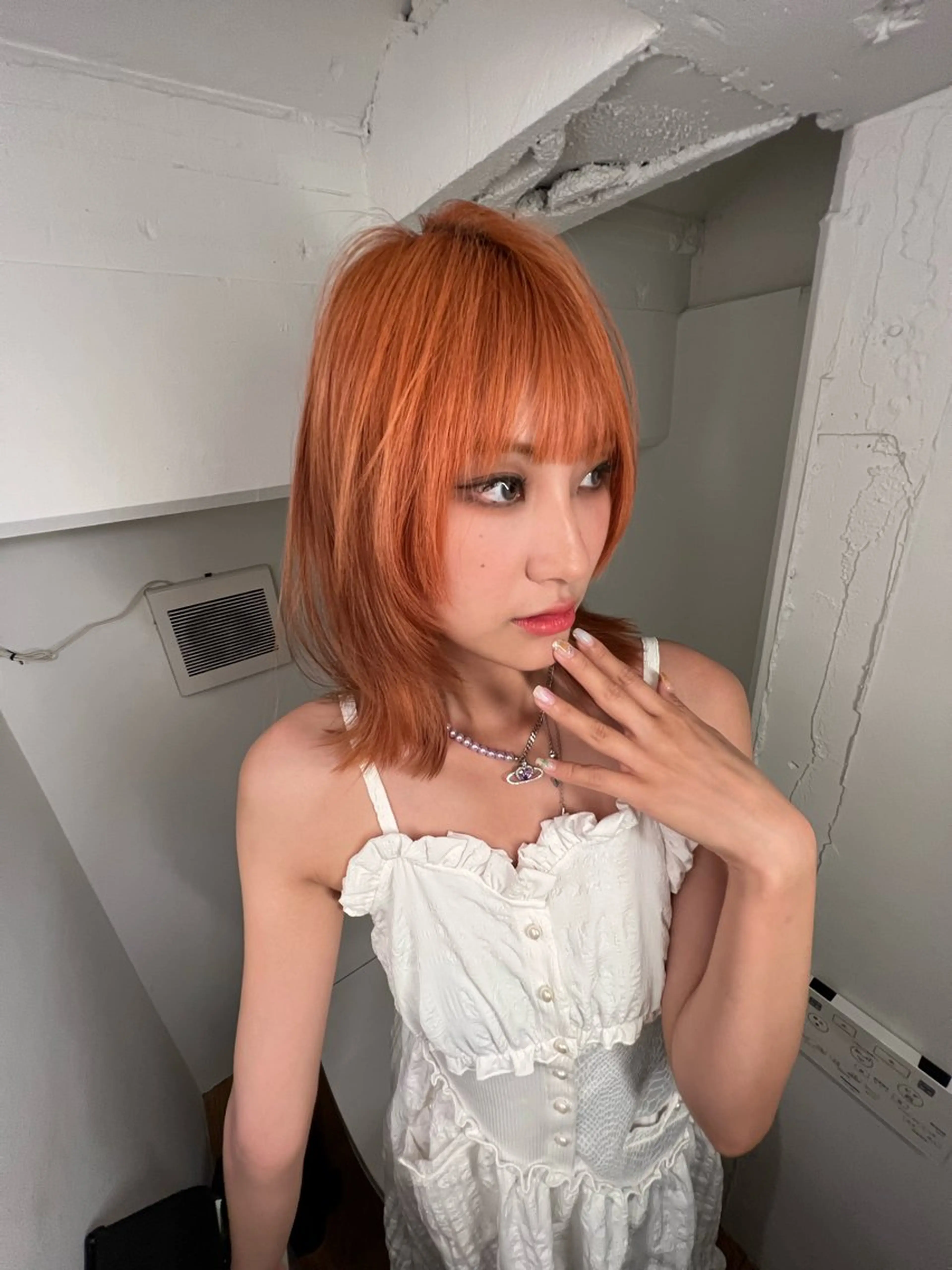 ミディアム カラー ブリーチ ブラウンカラー オレンジ オレンジブラウン レイヤーカット Airi 韓国y2k ボブパーマのヘアスタイル