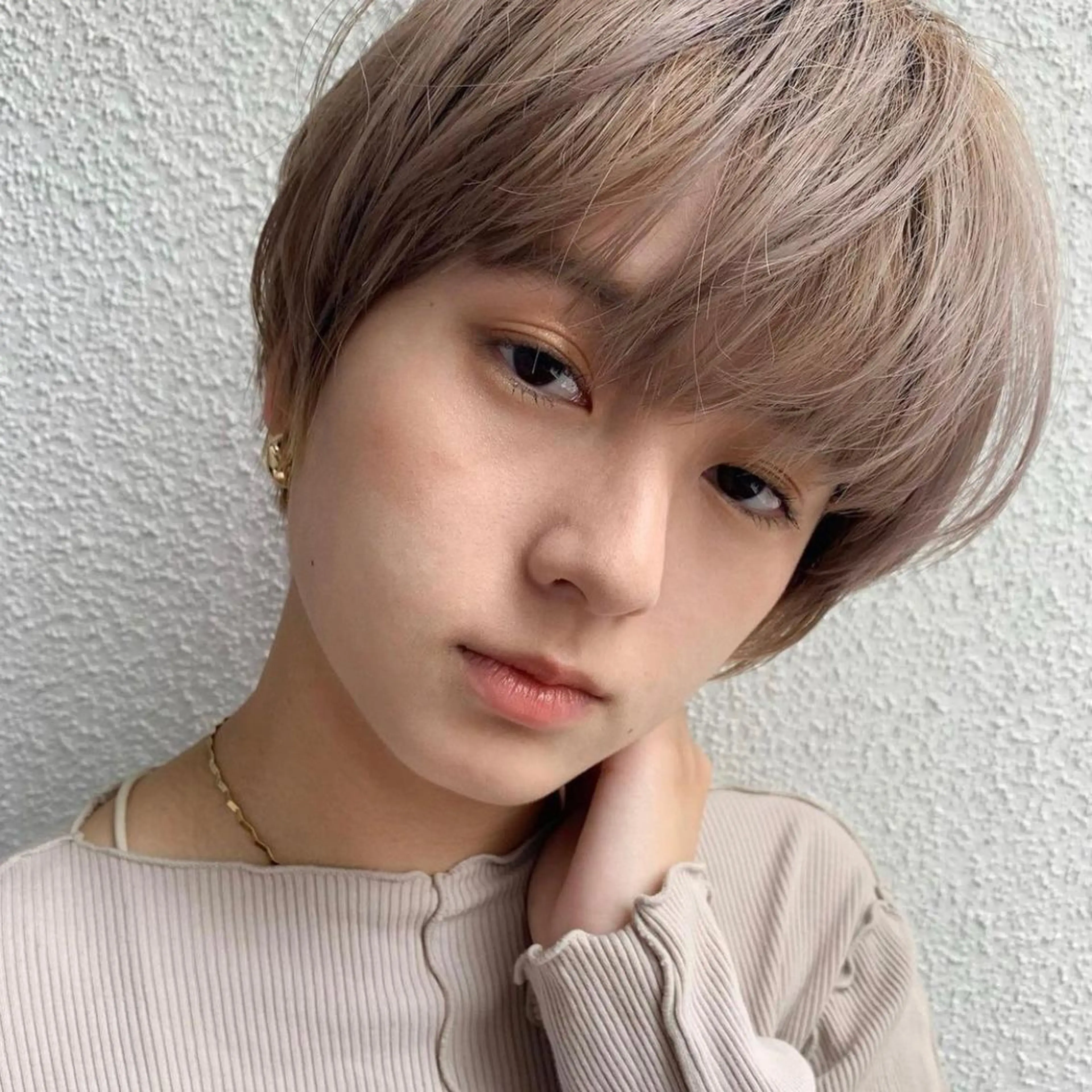 ショート カラー ブロンド ホワイトブロンド 韓国ヘア /男女☘️ 細江 美紅のヘアスタイル