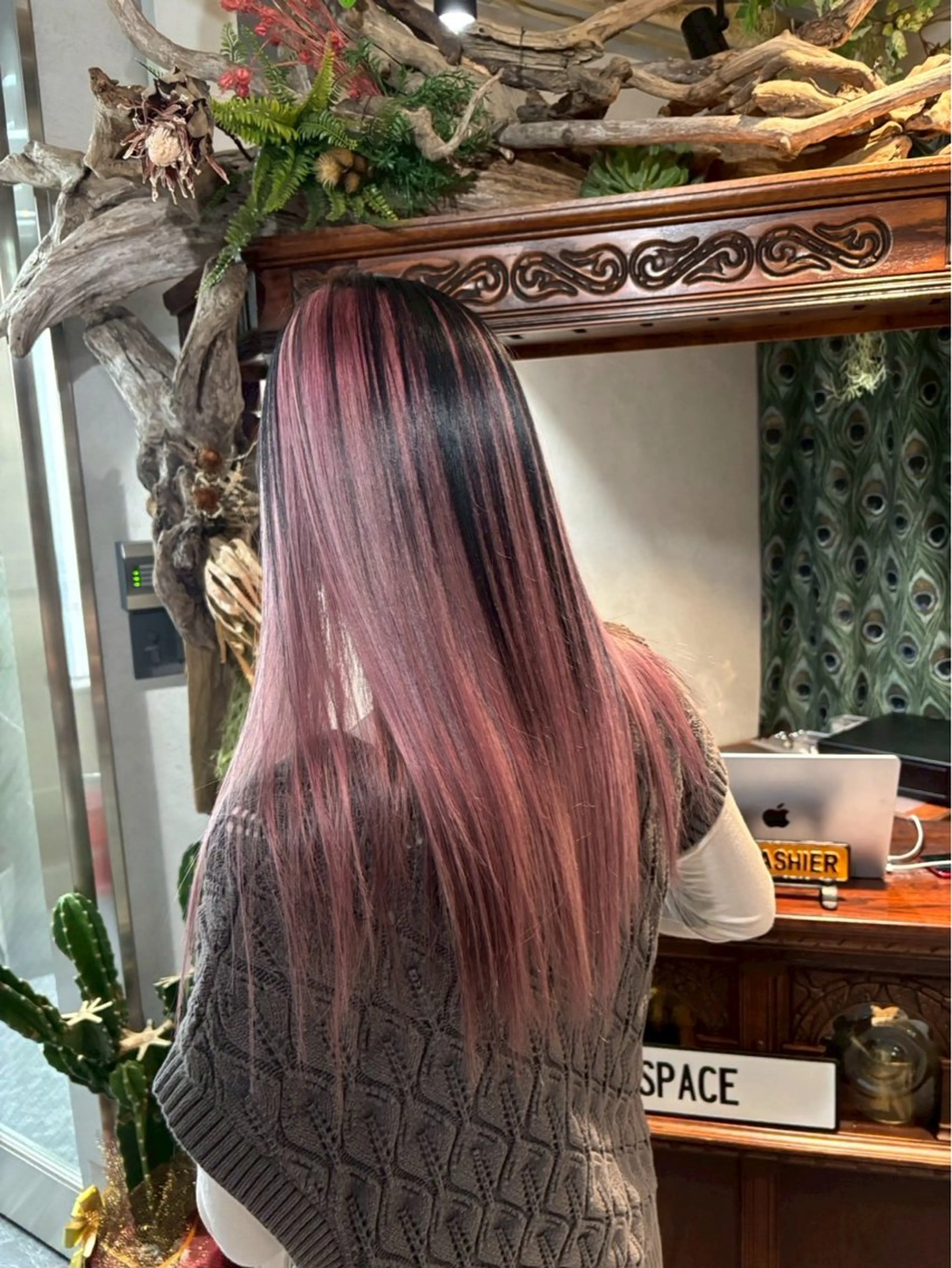 セミロング カラー セミロングパーマ ブリーチ ケアブリーチ ダブルカラー ハイライトカラー カット ヘアカラー トリートメント ravens デザインカラーのヘアスタイル