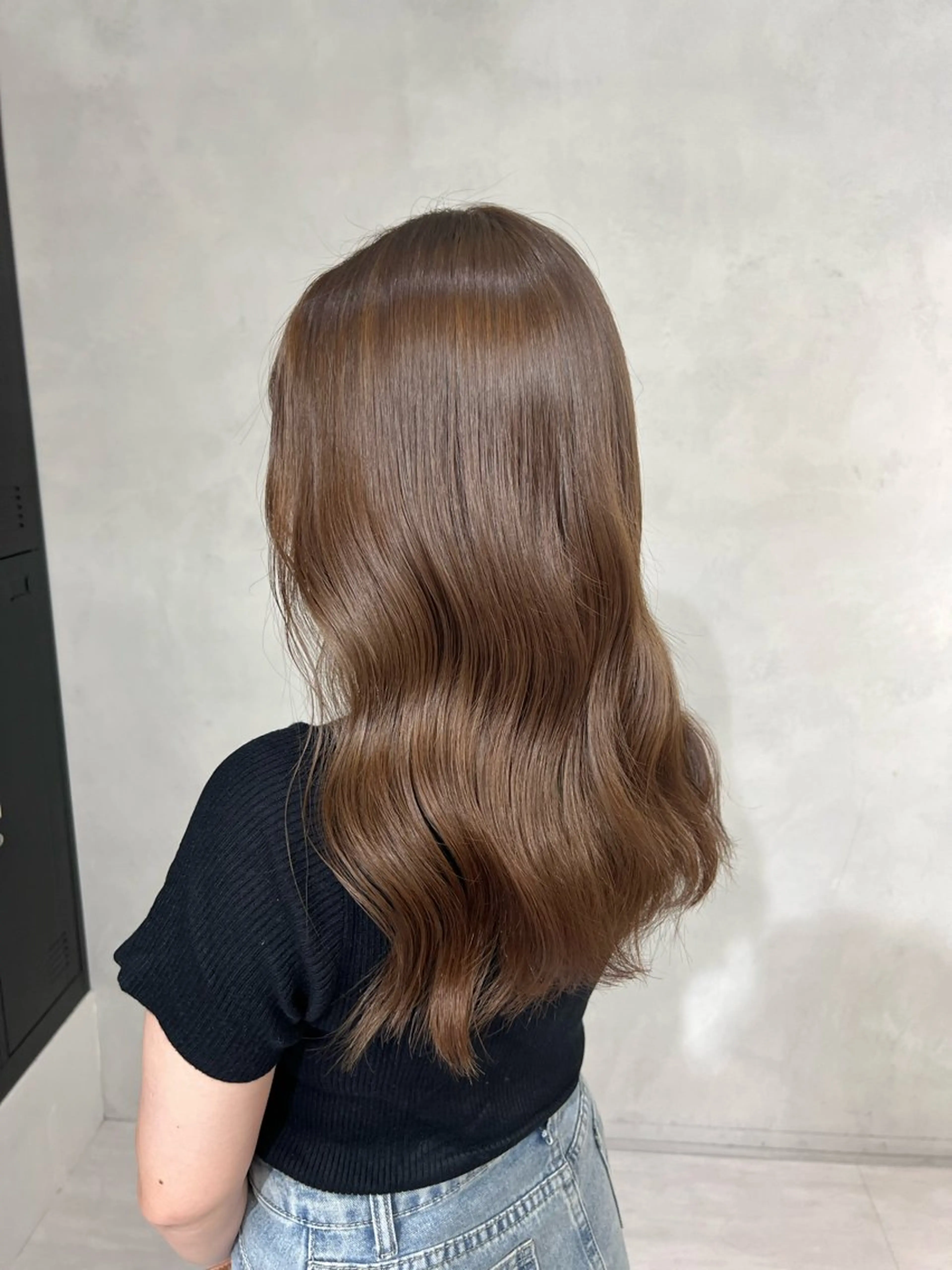 ロング カラー ブリーチ 透明感カラー 小森聖奈 韓国風レイヤーカットのヘアスタイル