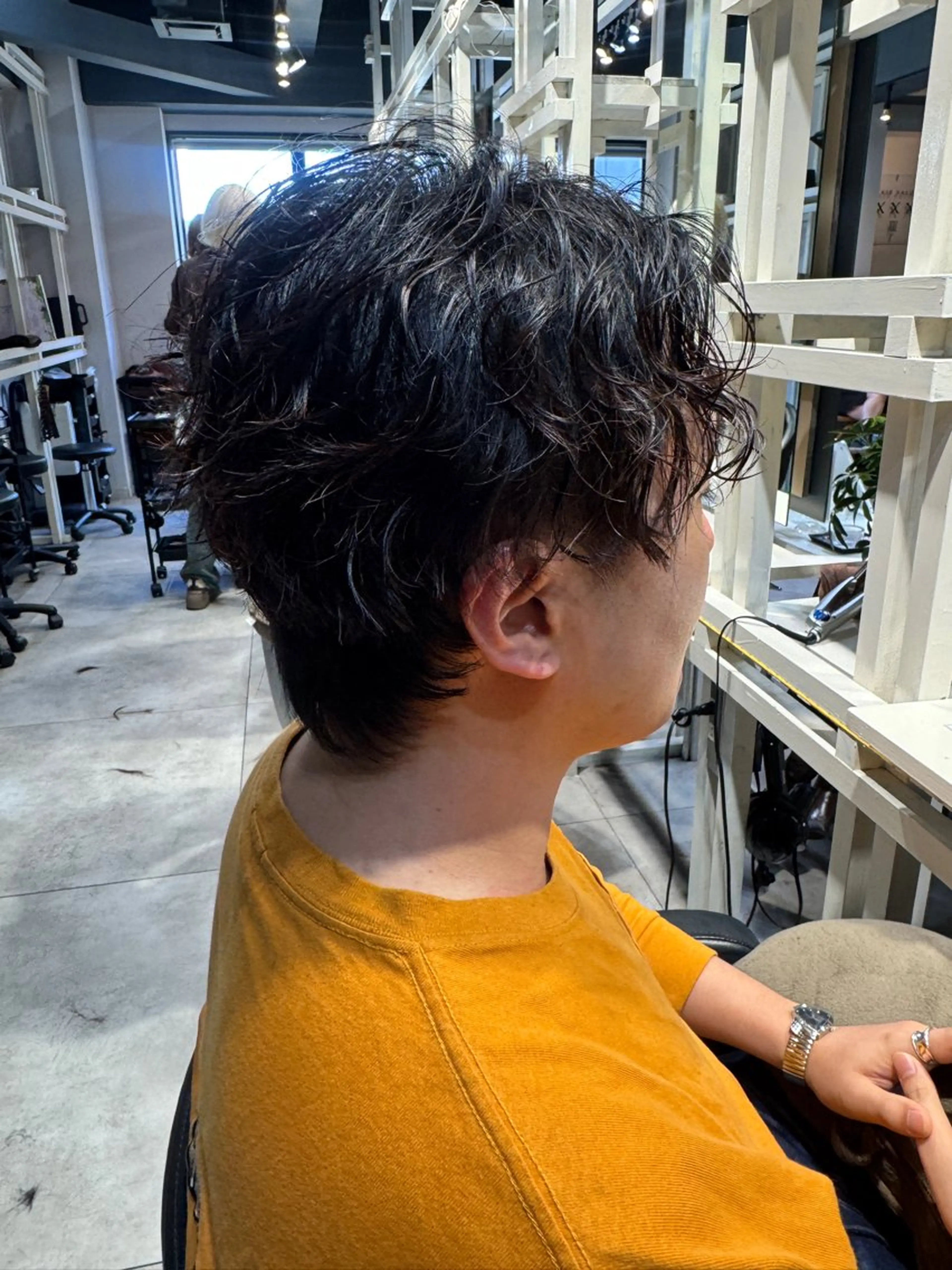 ミディアム パーマ メンズ レイヤーカット カット パーマ トリートメント 似合う髪型が 分からない方へのヘアスタイル