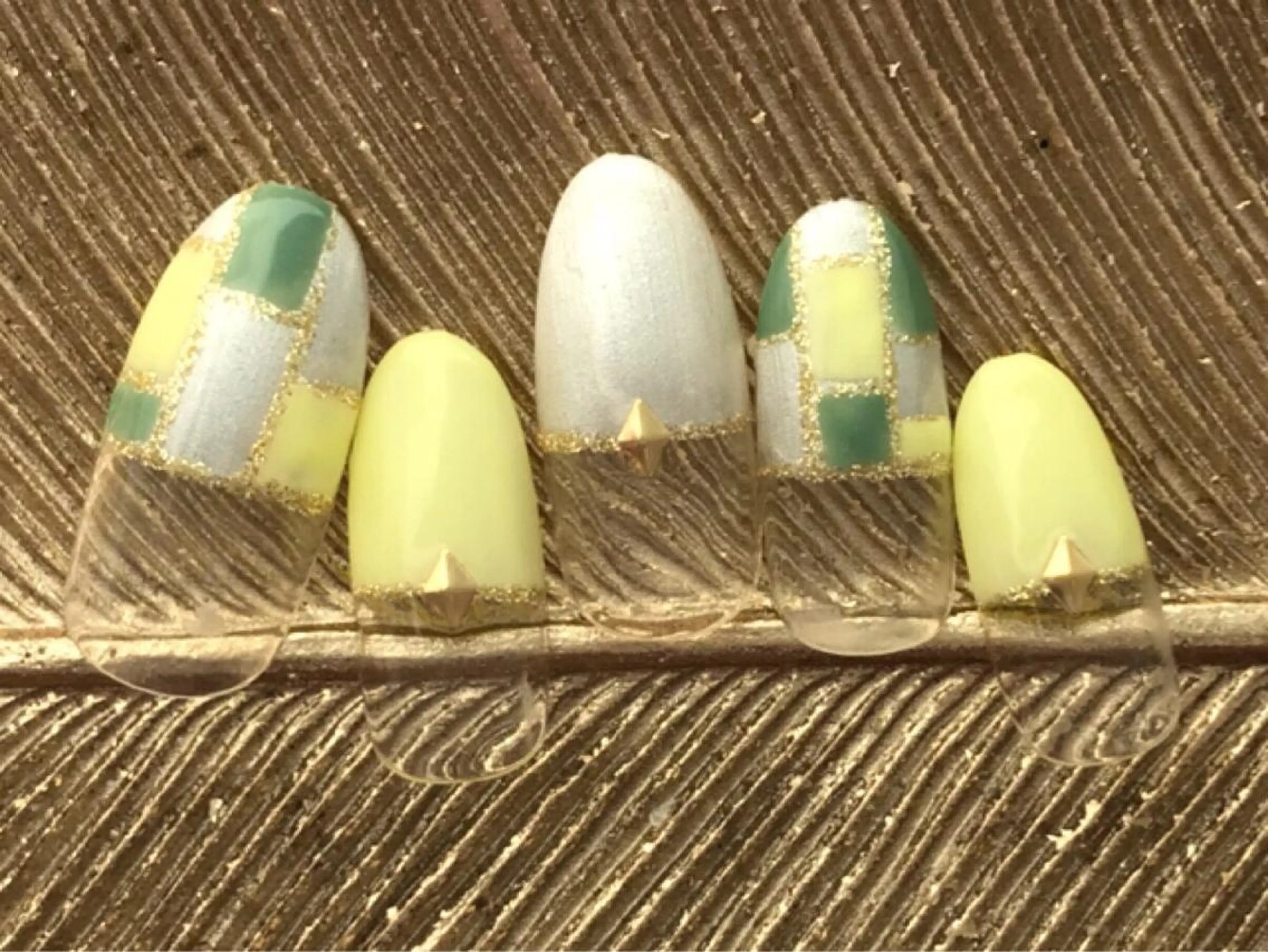 ネイル ストーンネイル Verest 西荻窪のネイルデザイン