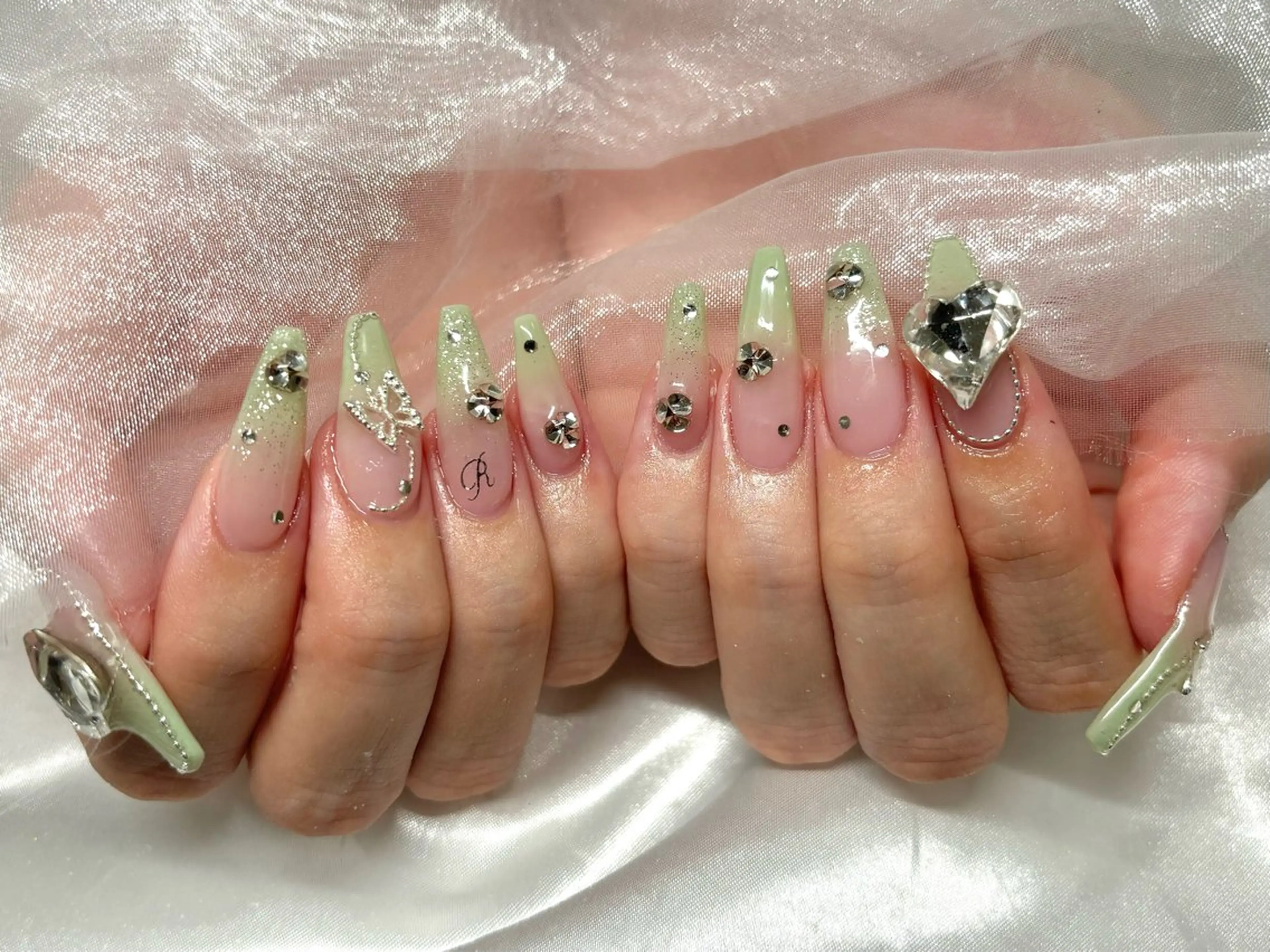 ネイル Roi〈ロワ〉 Akariのネイルデザイン