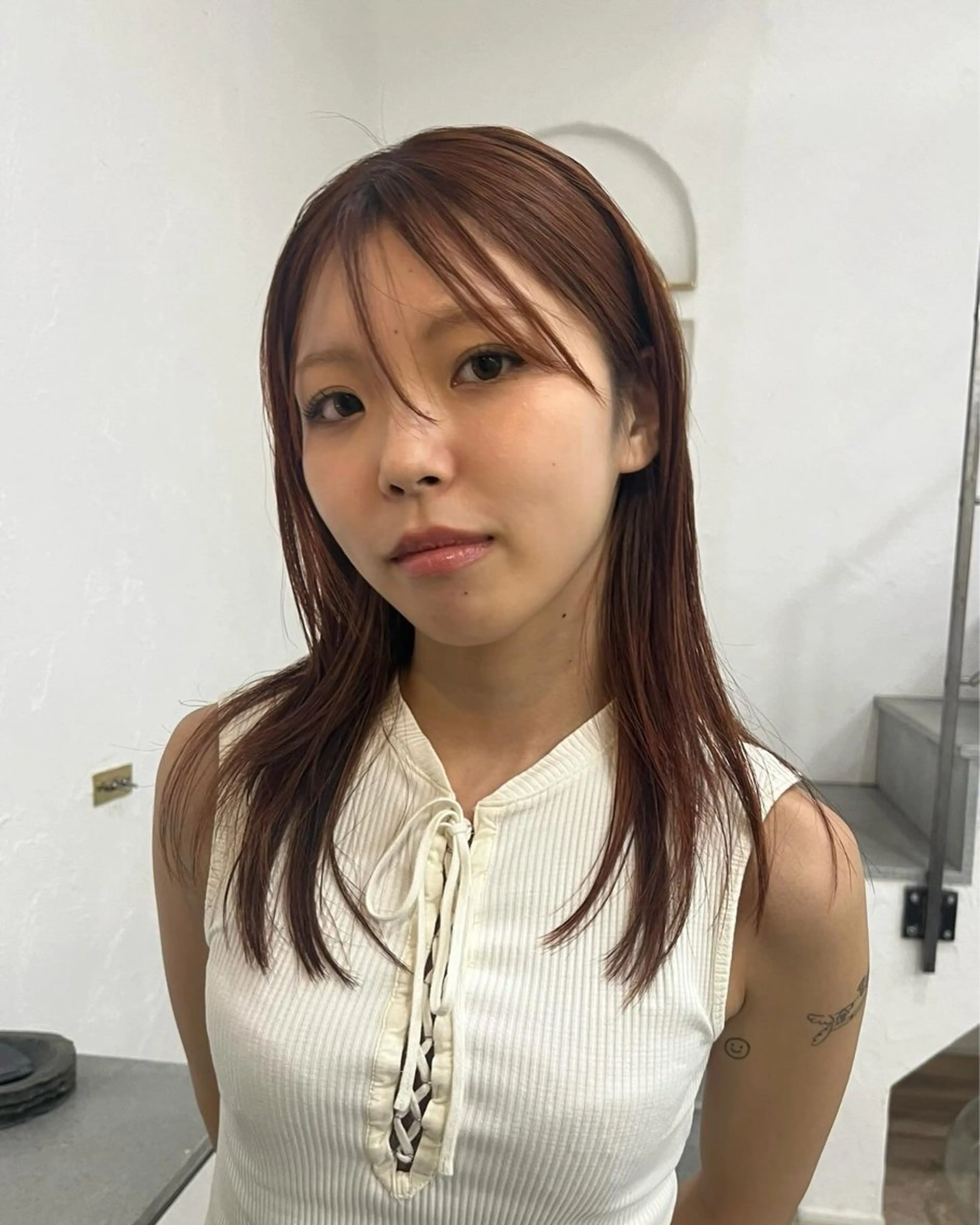 セミロング ヘアカラー イシイ モエカのヘアスタイル