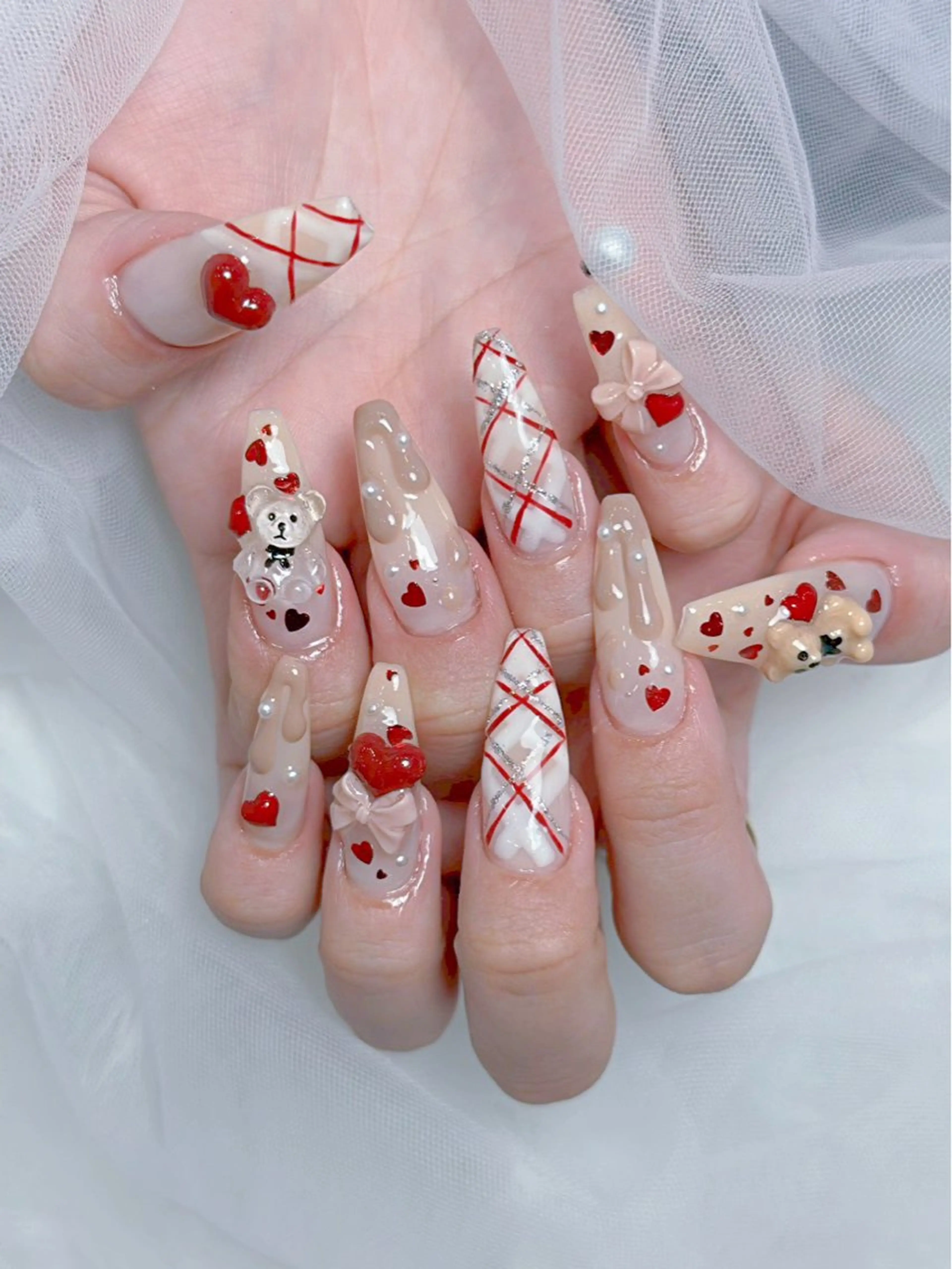 ネイル アートネイル オーロラネイル チークネイル 長さ出し フットネイル ハンドネイル ハンドケア Mio_ Noiranailのネイルデザイン