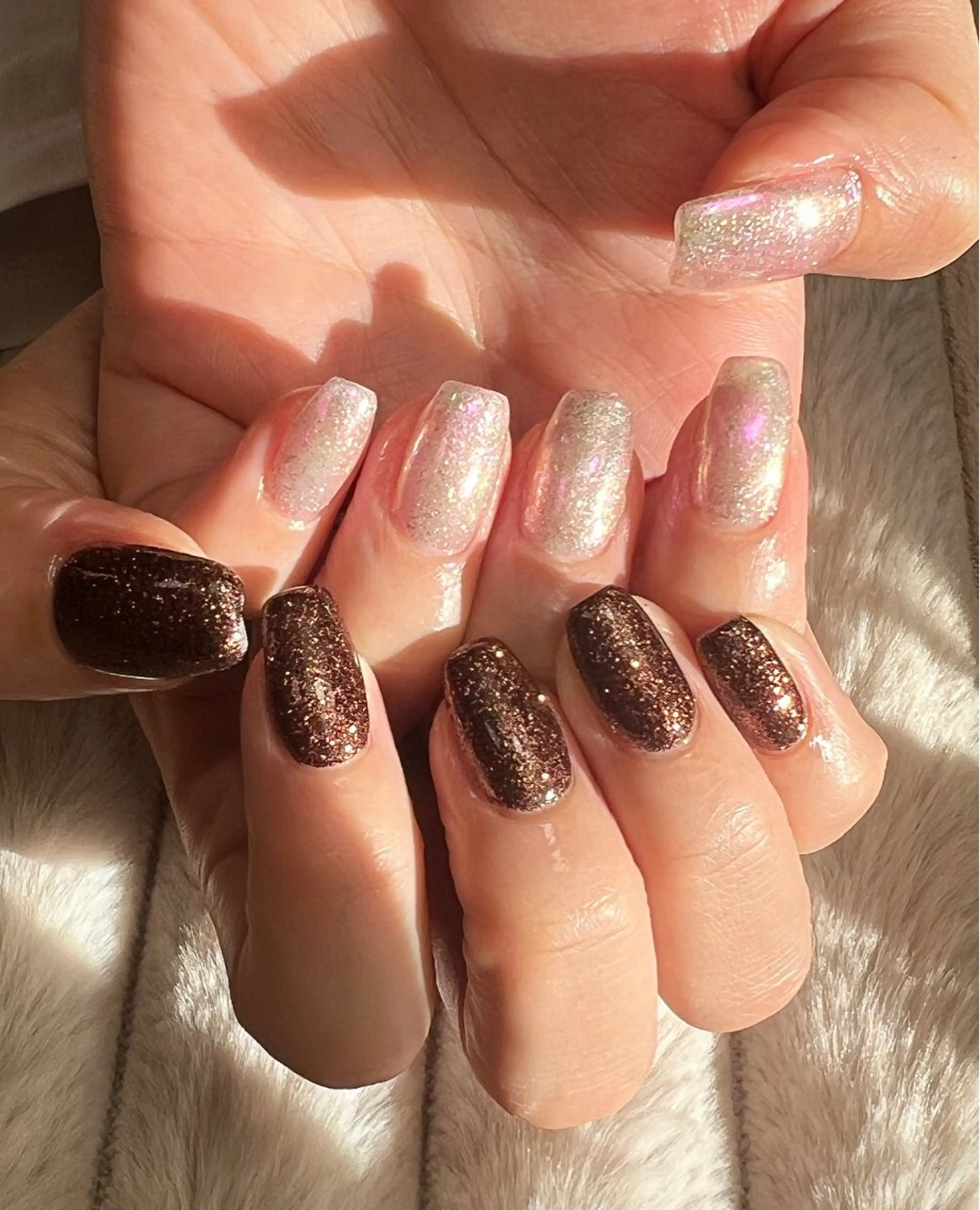 ネイル オーロラネイル ブラウン ラメ(グリッター) 冬ネイル ハンドネイル ✾ NailRoom Latina🌻💓のネイルデザイン