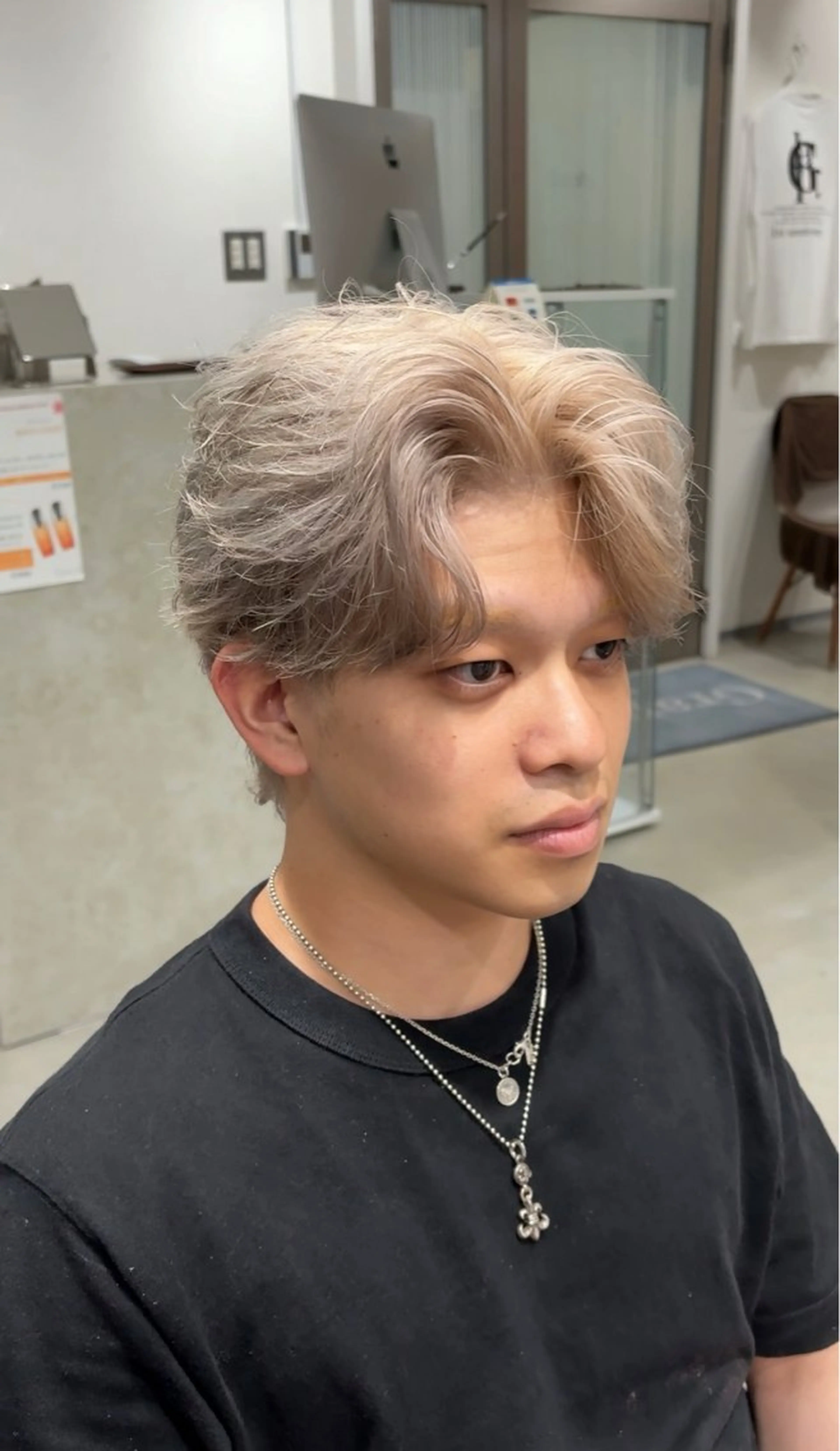 ショート カラー ヘアアレンジ メンズ ベージュカラー ホワイトベージュ ヘアカラー 垢抜けメンズカット/ 毛流れパーマ/ユウトのヘアスタイル