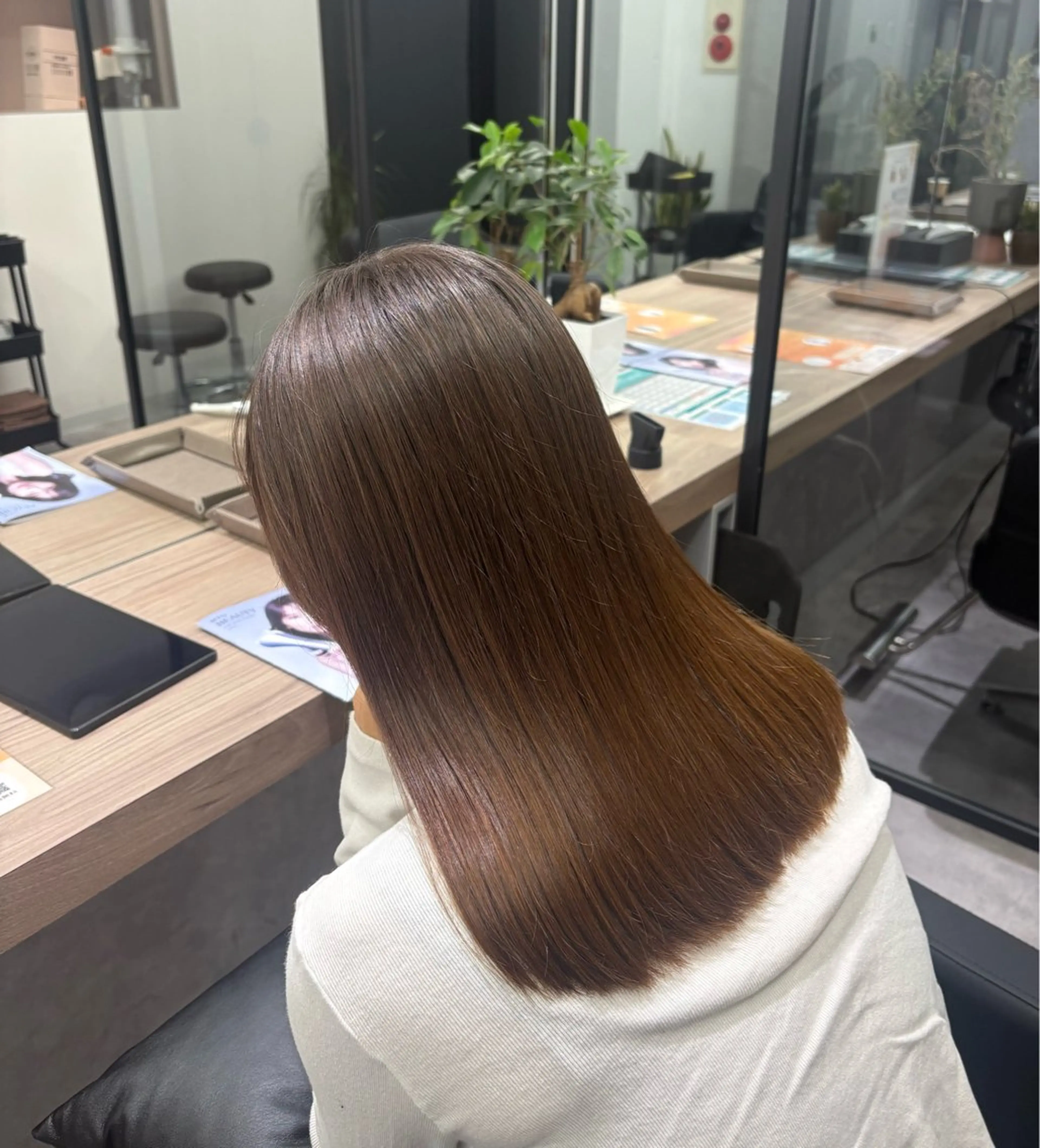 セミロング カラー カット ヘアカラー COCO .のヘアスタイル