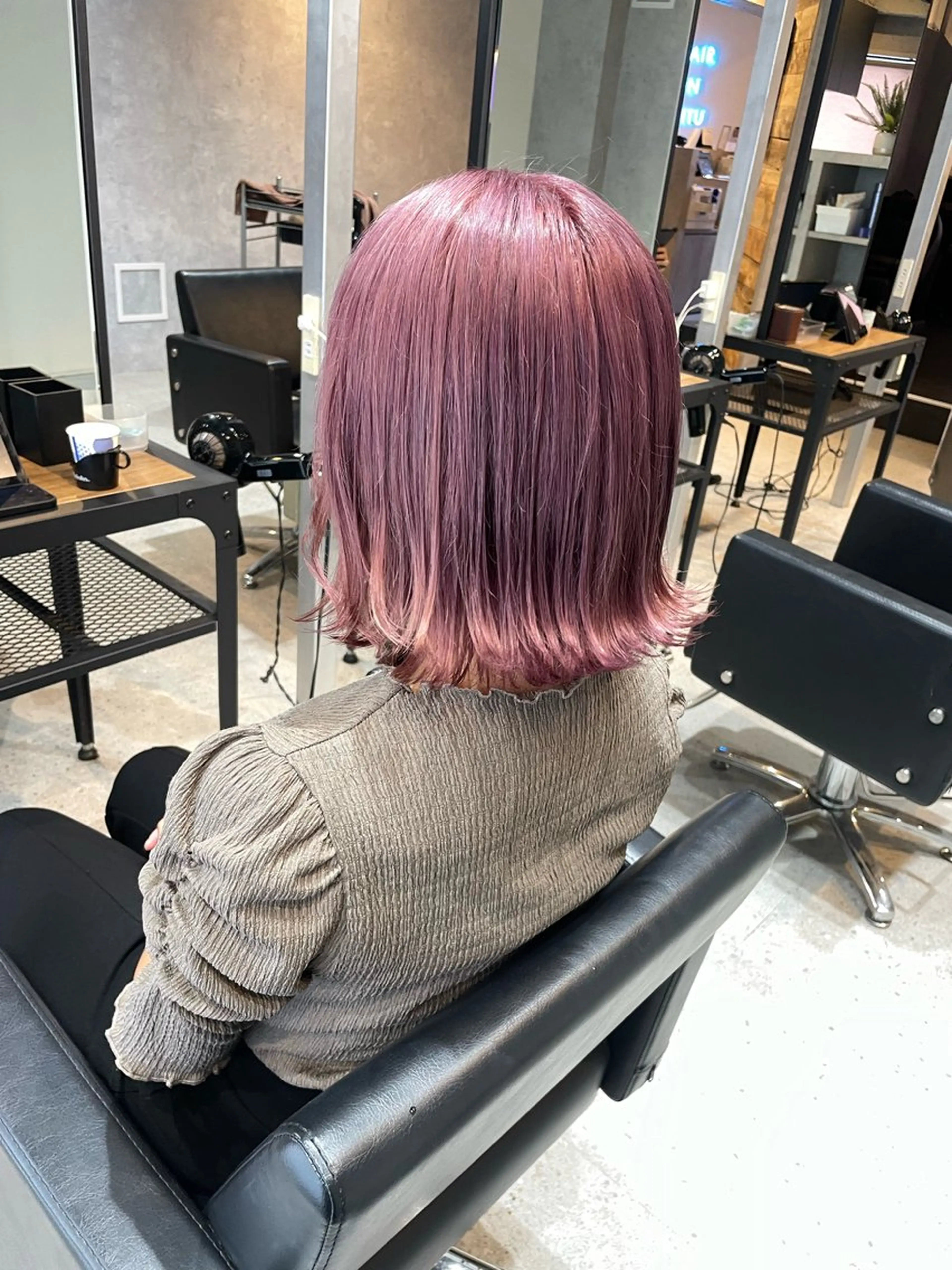 ミディアム カット ヘアカラー トリートメント sato manamiのヘアスタイル