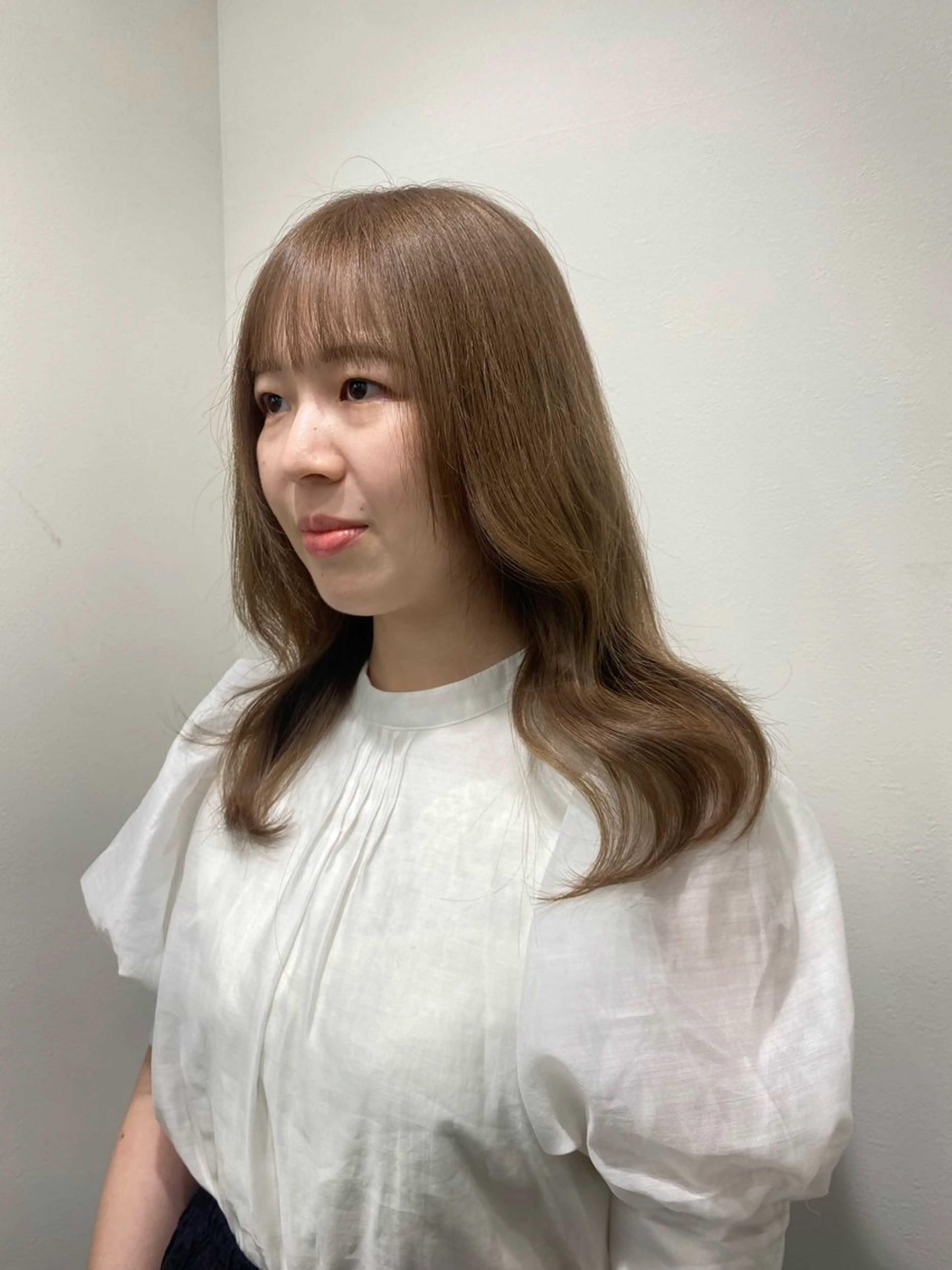 ロング カラー ベージュカラー ブリーチ ヘーゼル カット ヘアカラー トリートメント tomomi /レイヤーカットのヘアスタイル