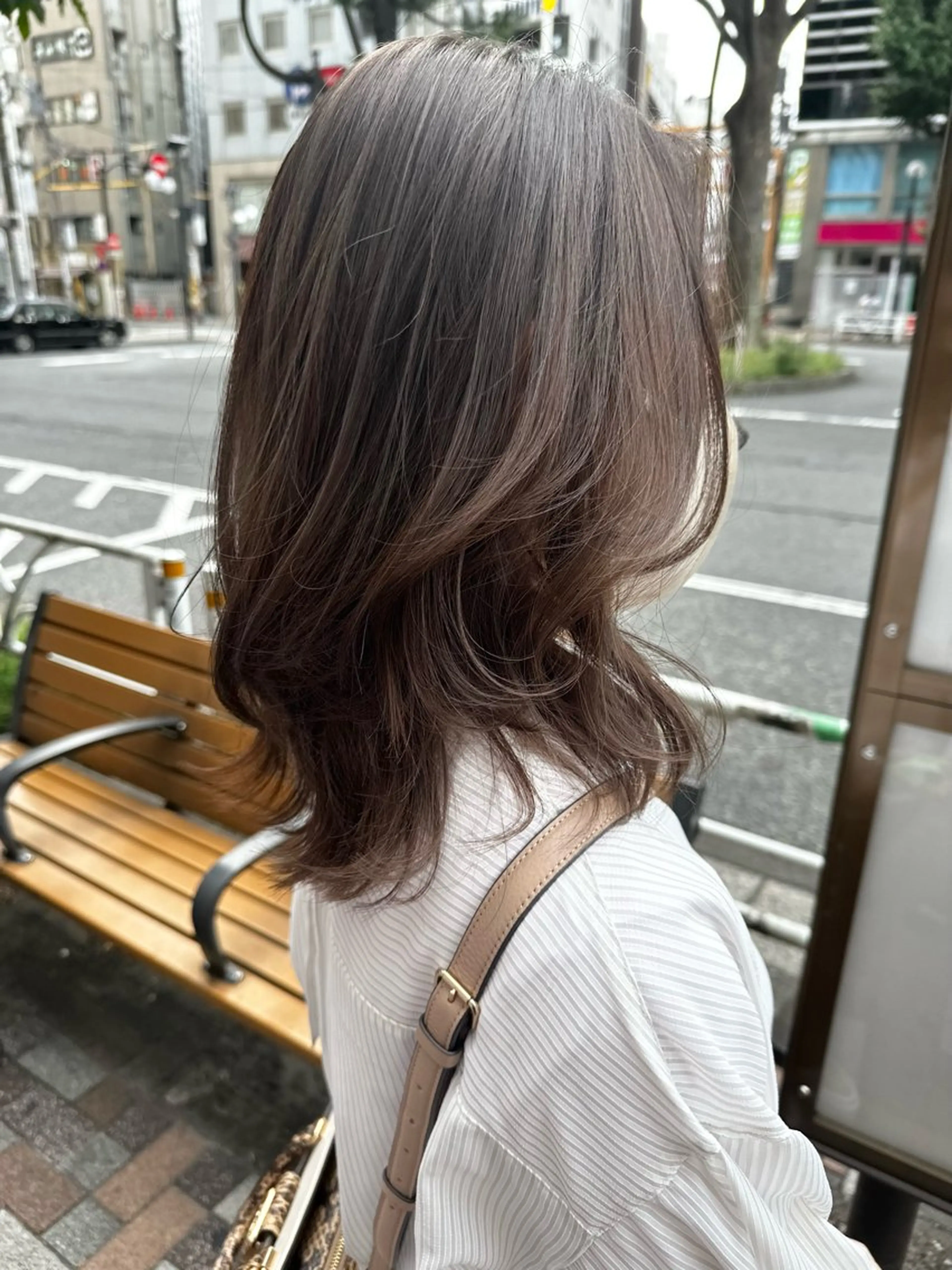 ミディアム カラー 星野 菜月のヘアスタイル