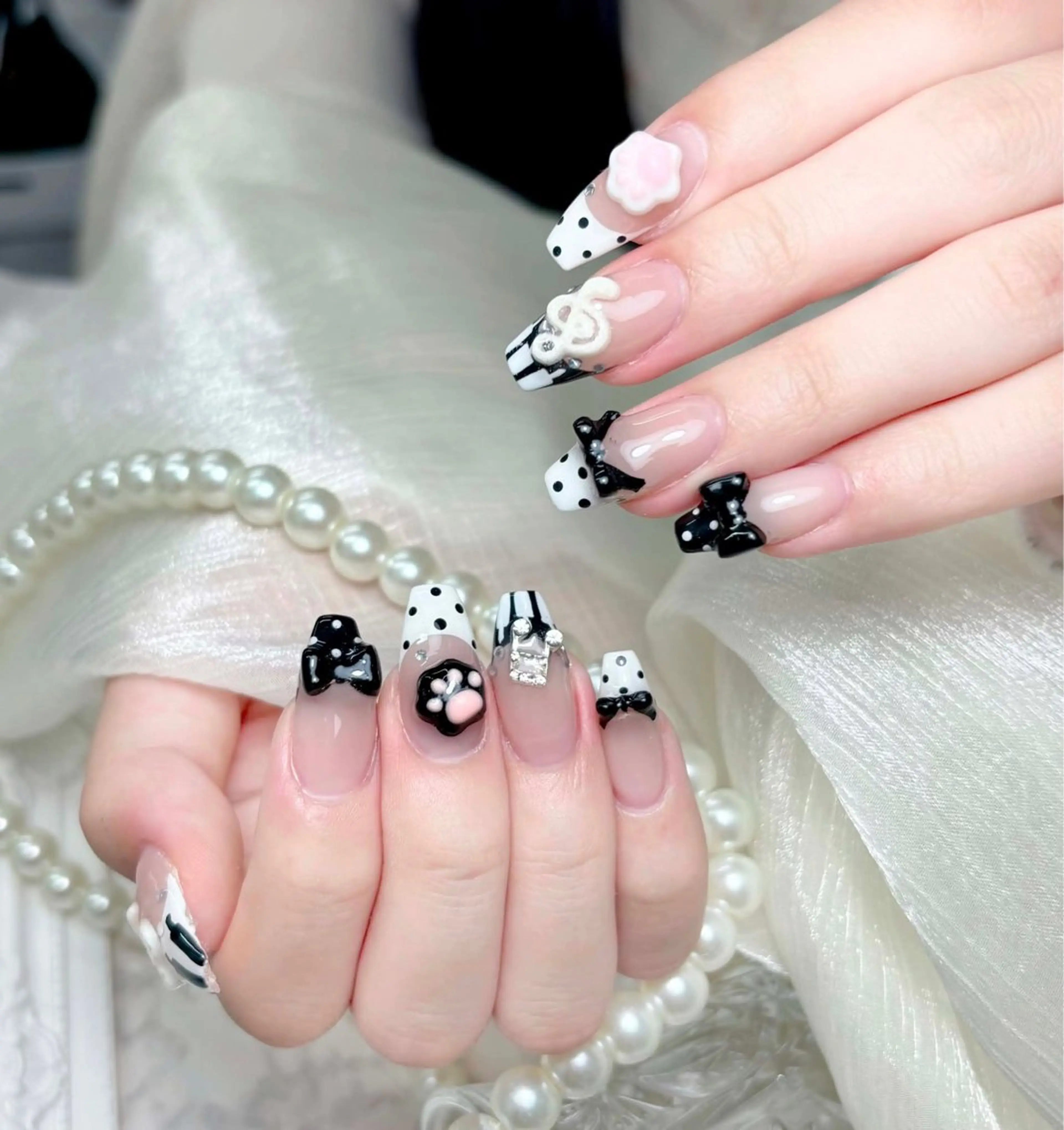 ネイル アートネイル 長さ出し ジェルネイル ガーリー キラキラネイル ハンドネイル Nova Nailのネイルデザイン
