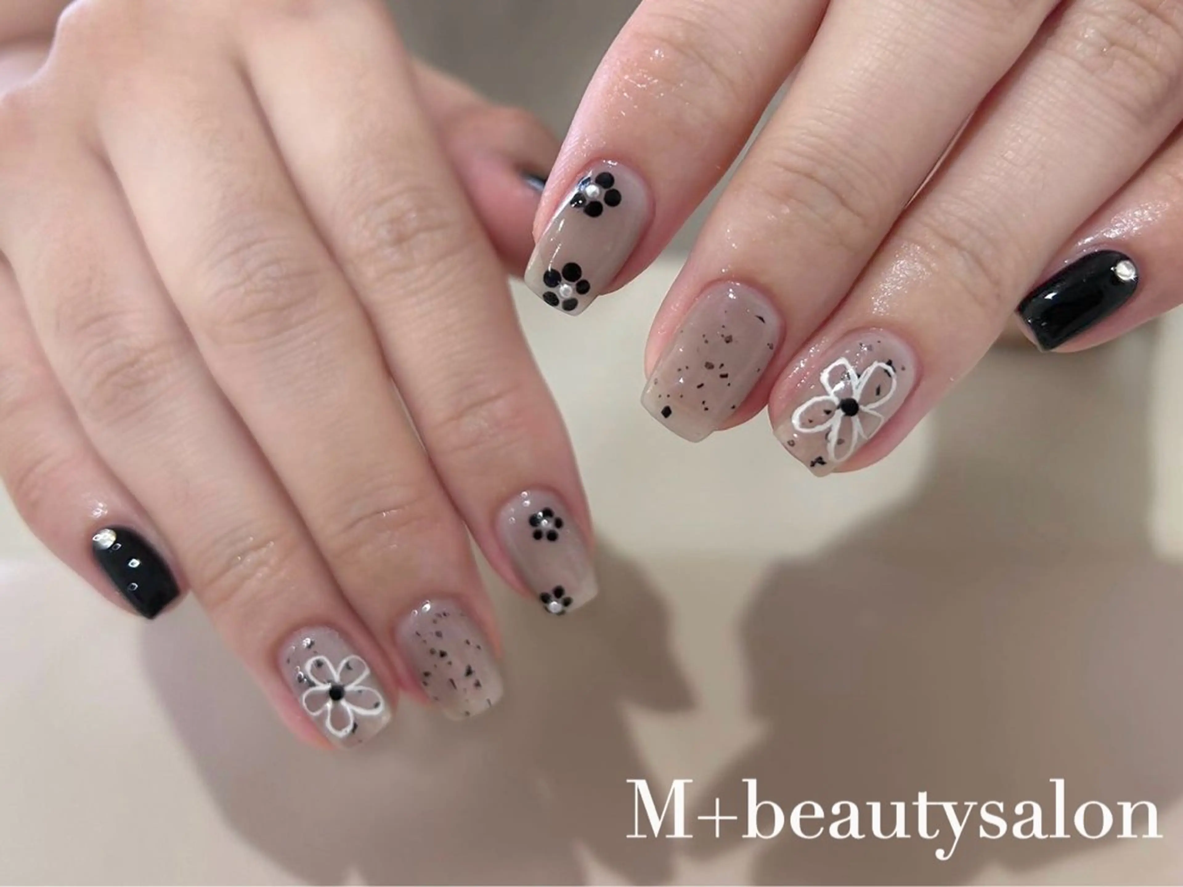 ネイル M+  Beauty Salonのネイルデザイン