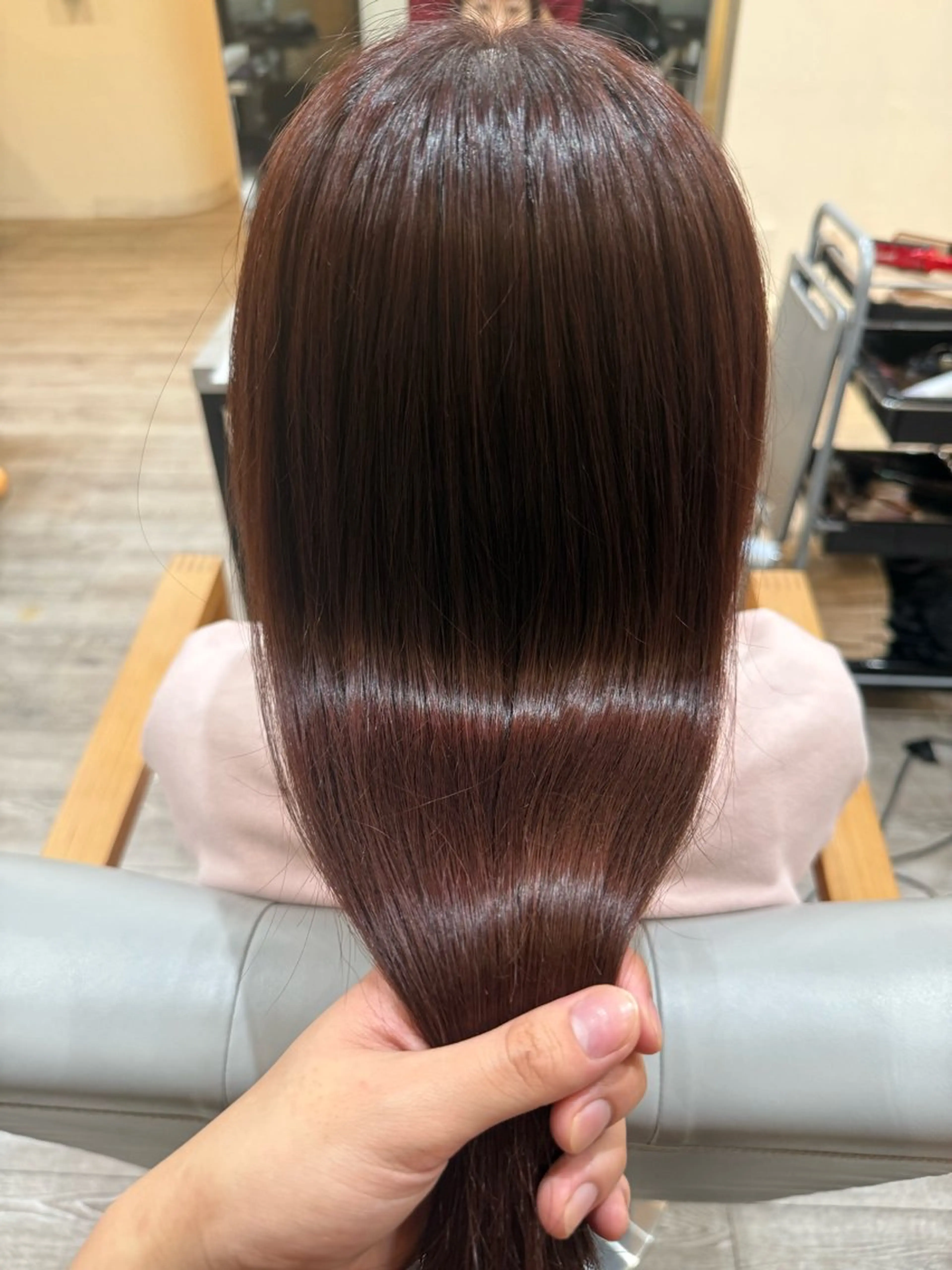 セミロング カラー ヘアカラー クロギ リョウのヘアスタイル