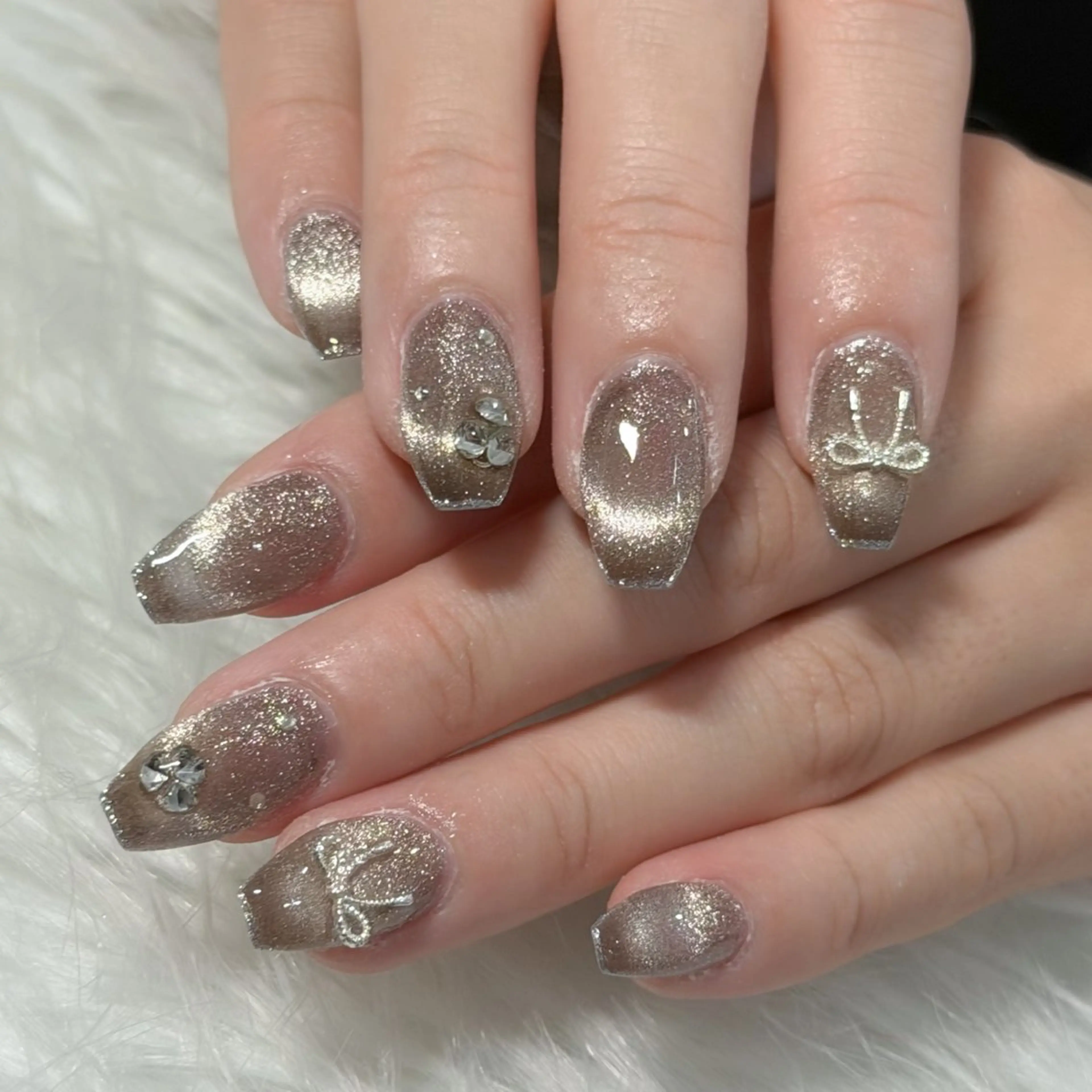 ネイル ハンドネイル フットネイル LAVISH nanamiのネイルデザイン