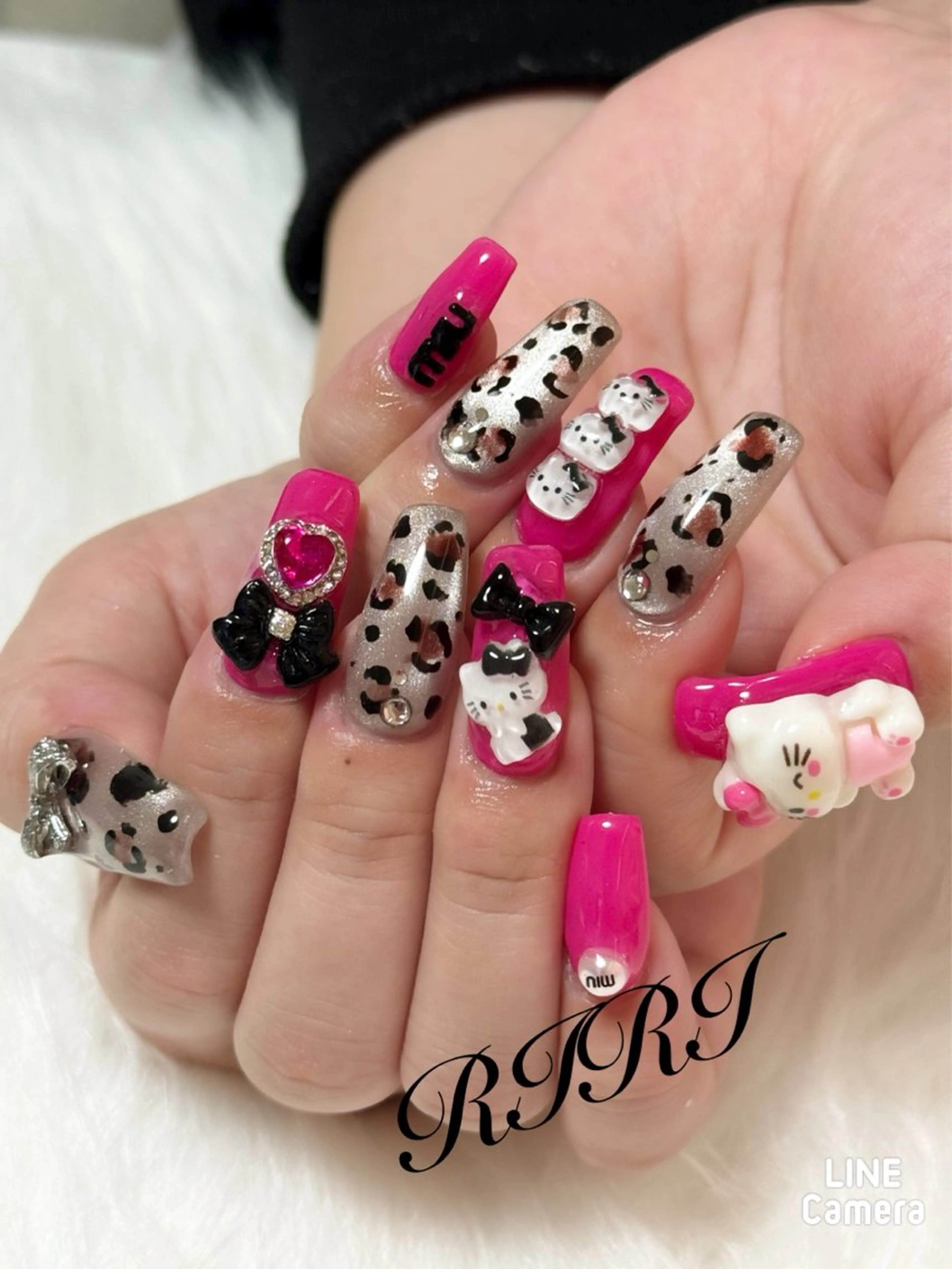 ネイル アニマル柄 ジェルネイル キラキラネイル マグネットネイル ピンク ハンドネイル riri オーナーのネイルデザイン